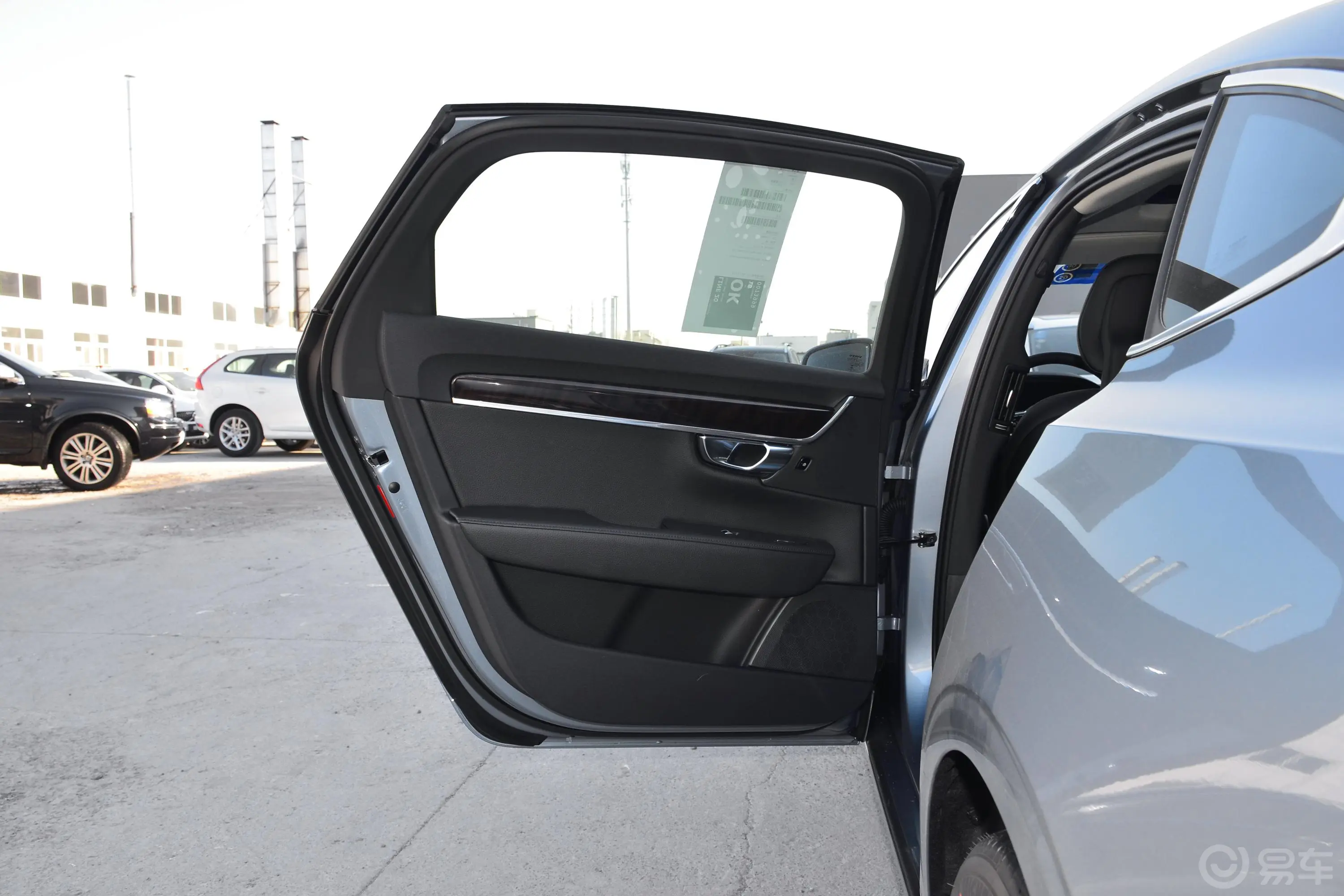 沃尔沃S90T4 智远版驾驶员侧后车门