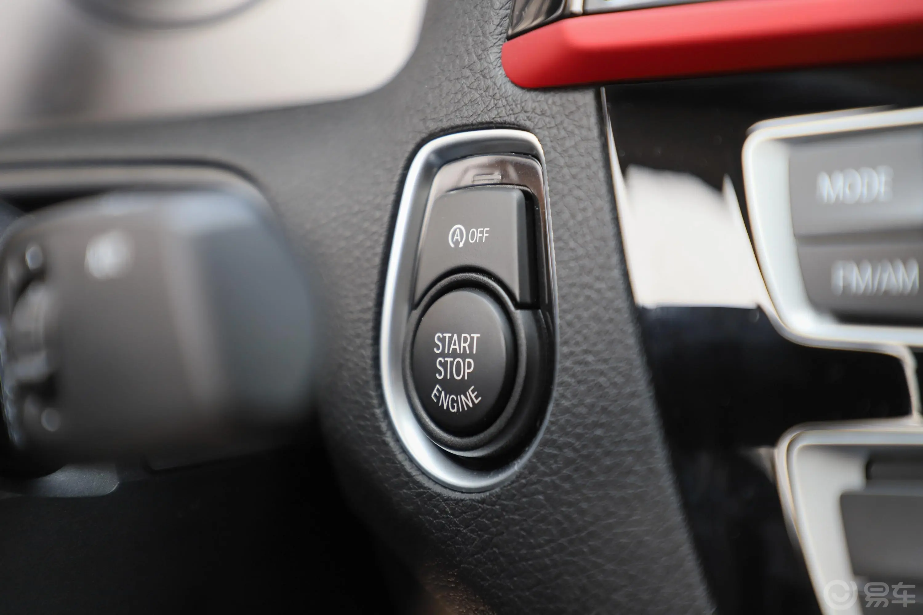宝马2系双门轿跑车 220i 运动设计套装钥匙孔或一键启动按键