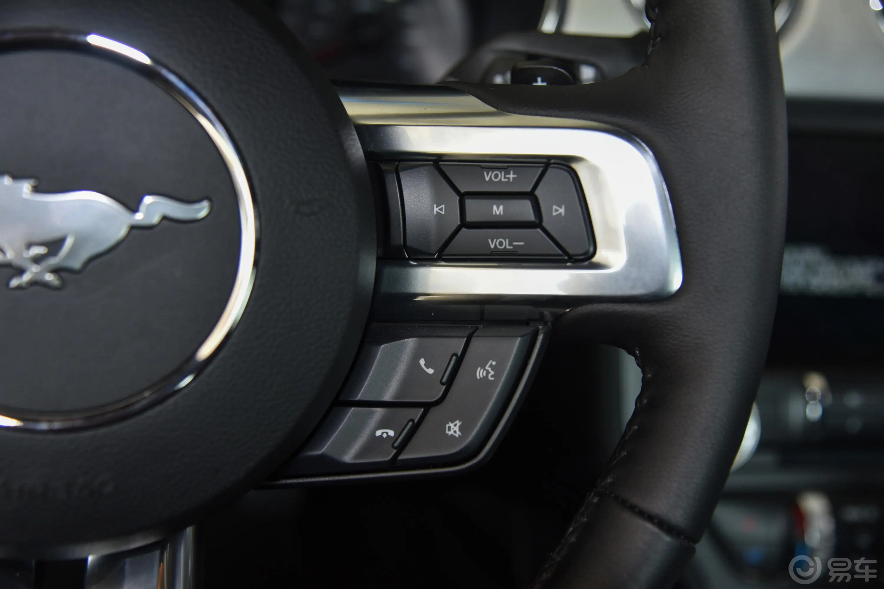 Mustang2.3L 手自一体 性能版右侧方向盘功能按键
