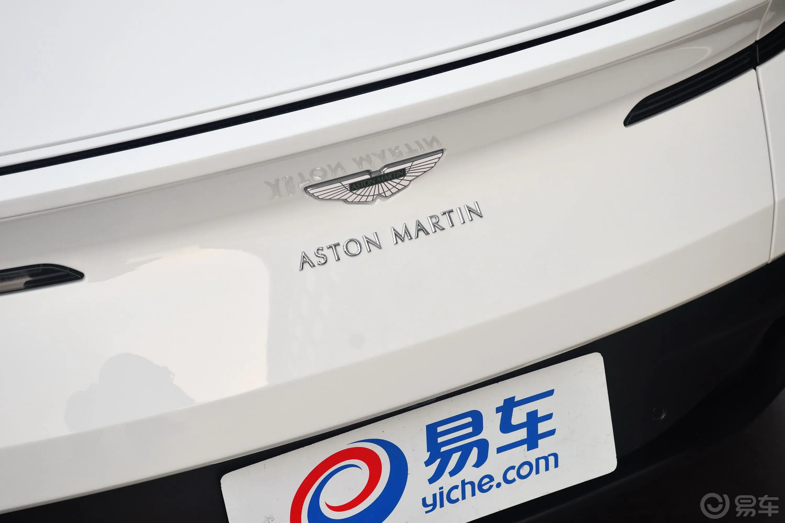 阿斯顿·马丁DB114.0T V8 Coupe外观