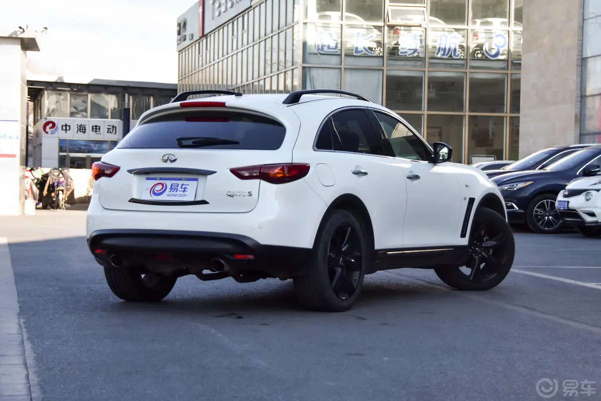 英菲尼迪QX703.7L 手自一体 绝影版侧后45度车头向右水平