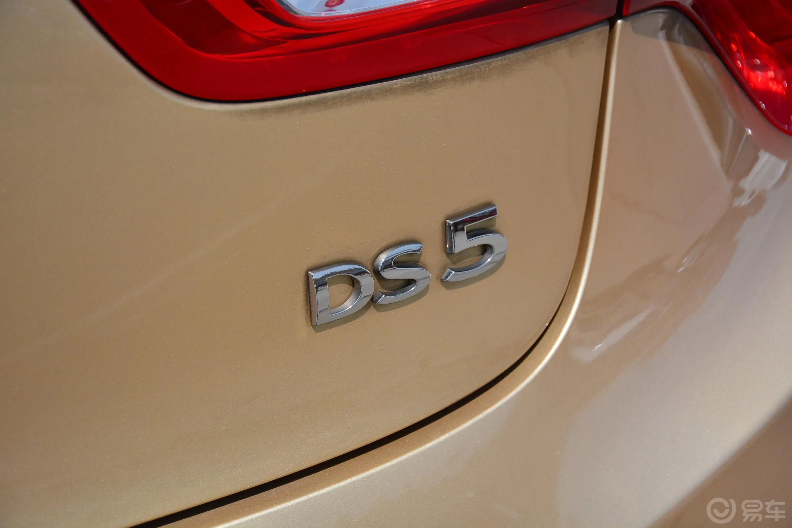 DS 51.8T 手自一体 THP200 豪华版外观