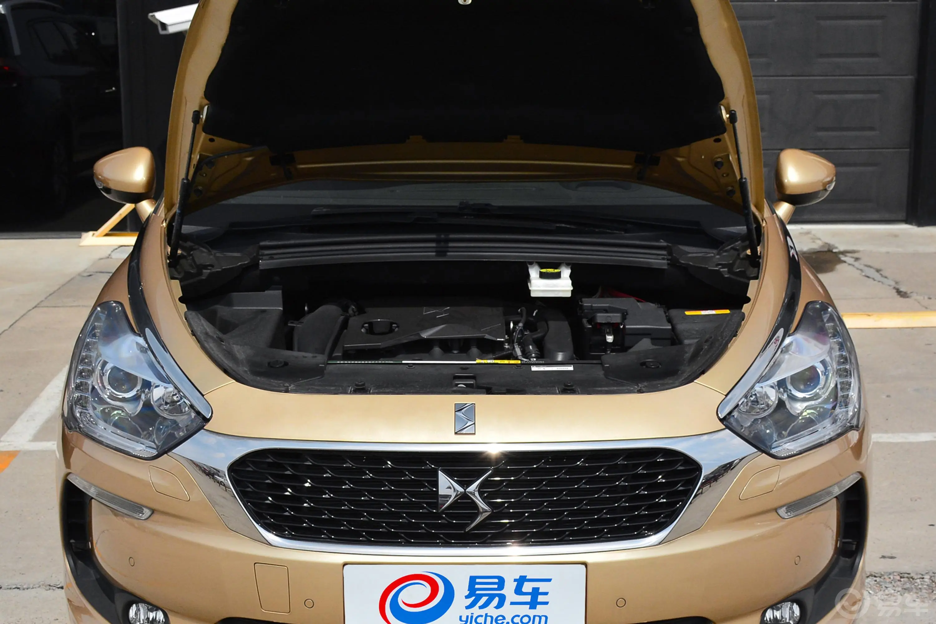 DS 51.8T 手自一体 THP200 豪华版外观