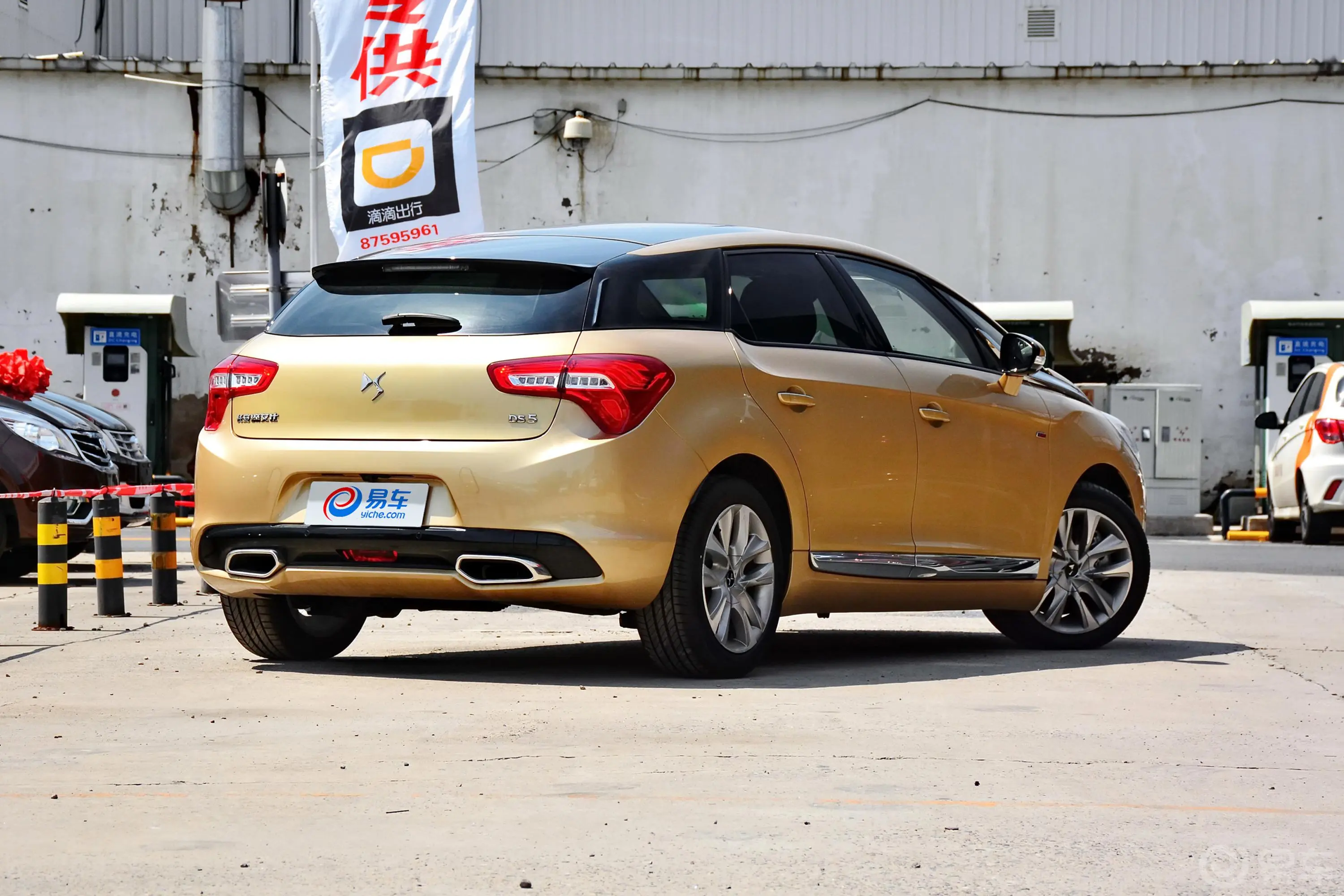 DS 51.8T 手自一体 THP200 豪华版侧后45度车头向右水平