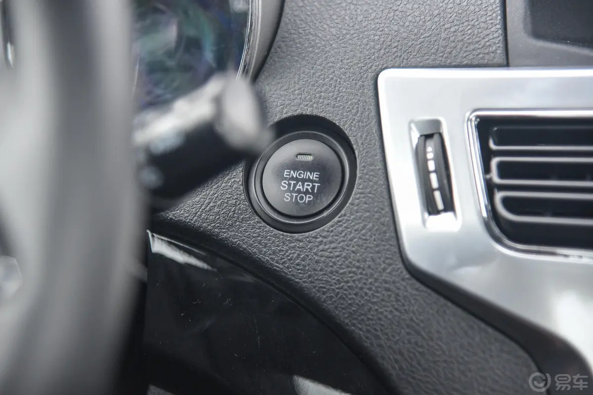 揽福1.9T 手动 两驱 旗舰版 5座 柴油钥匙孔或一键启动按键
