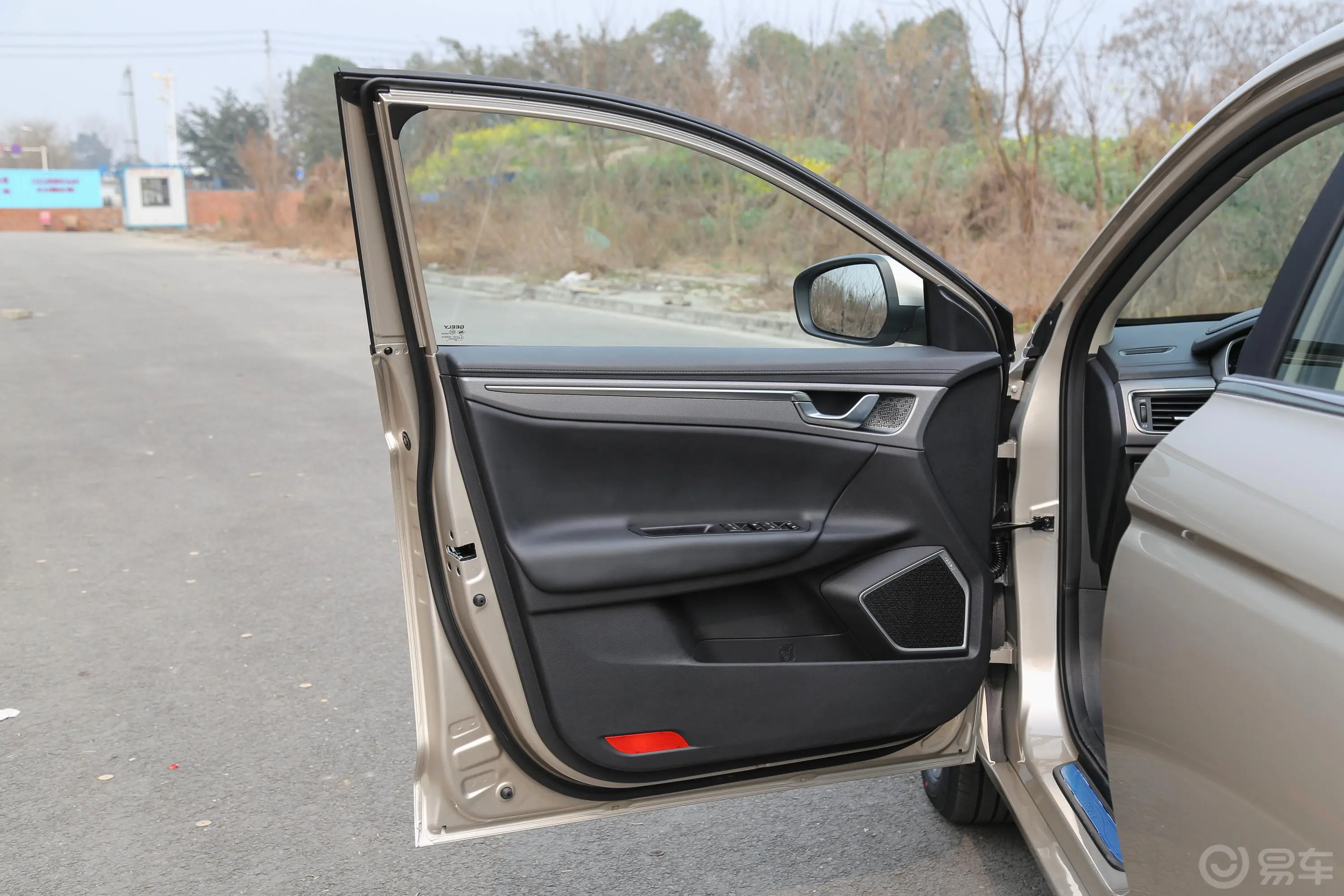 帝豪GL1.8L 双离合 精英智联版驾驶员侧前车门