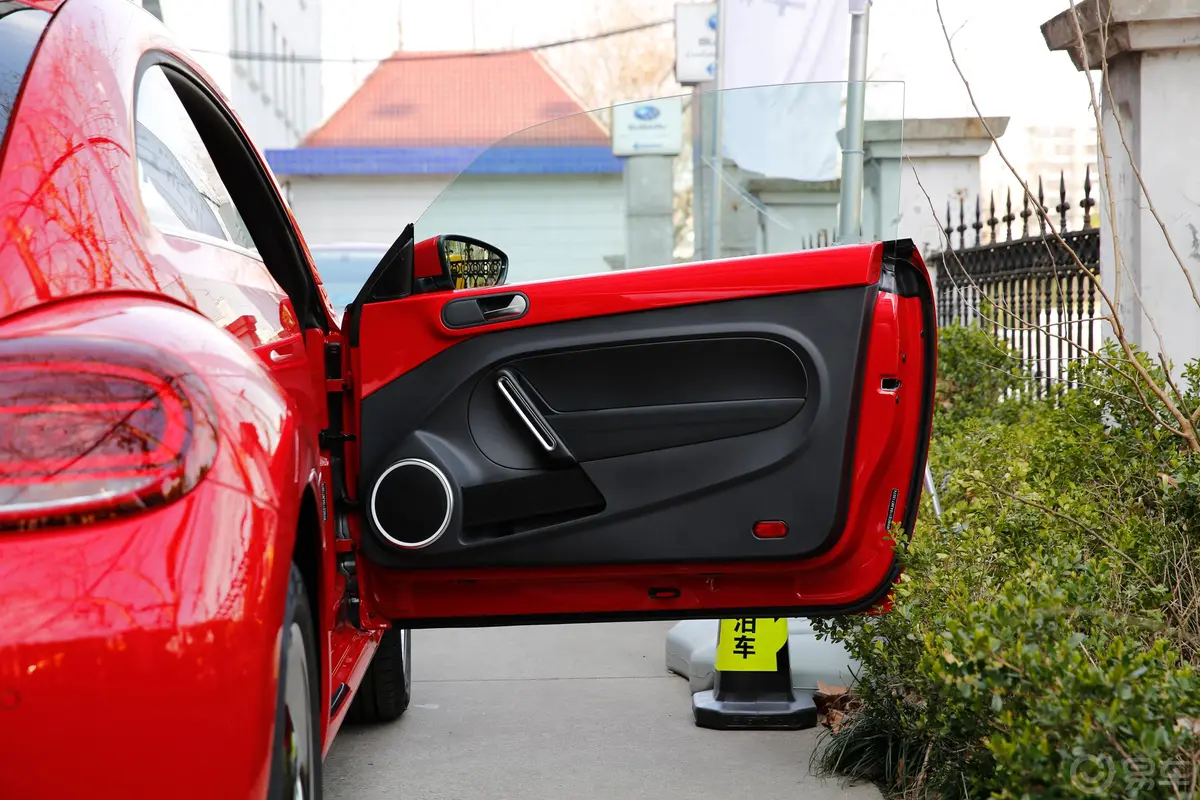 甲壳虫180TSI 魅舞红版副驾侧前车门