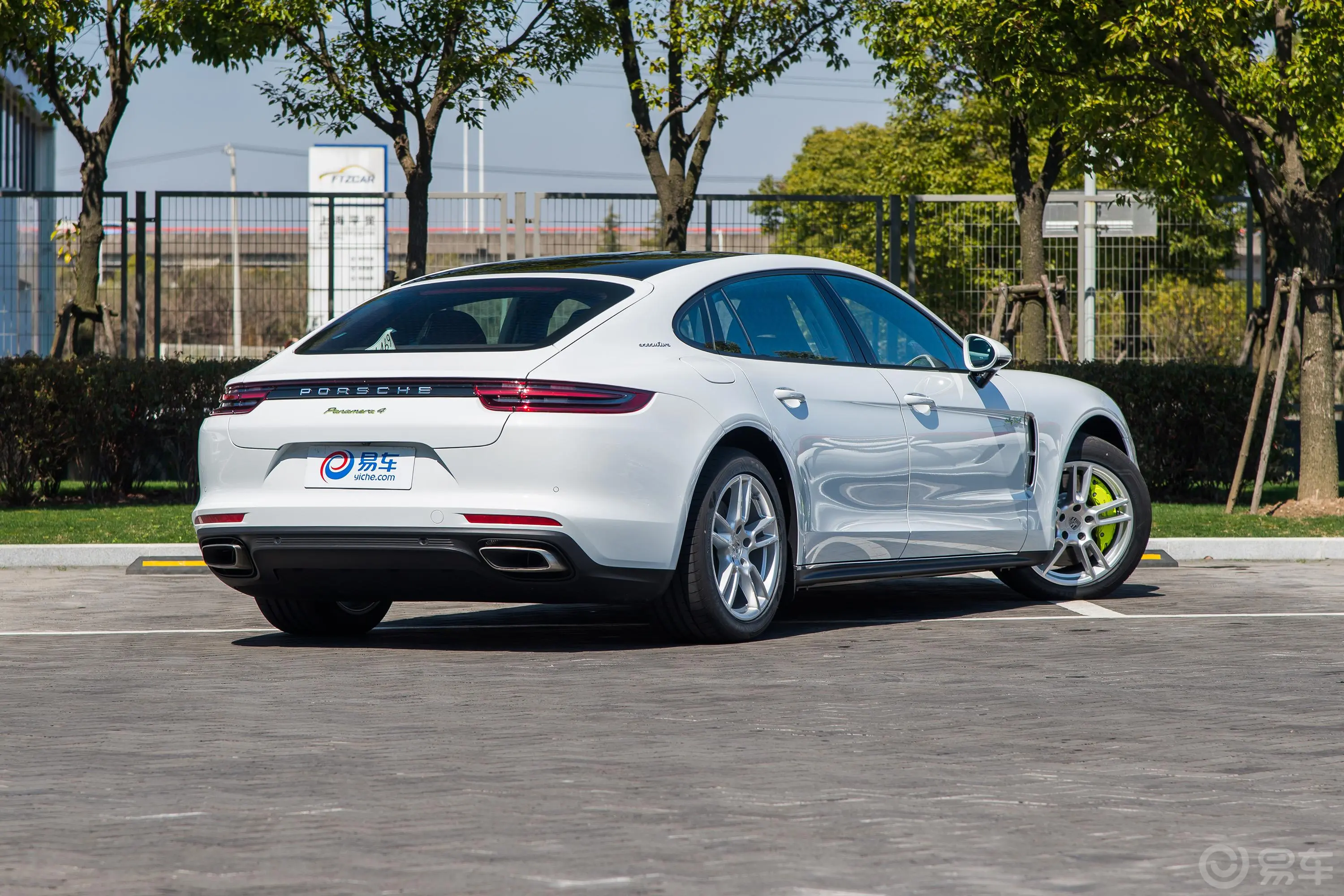 Panamera E-HybridPanamera 4 E-Hybrid 行政加长版 2.9T侧后45度车头向右水平