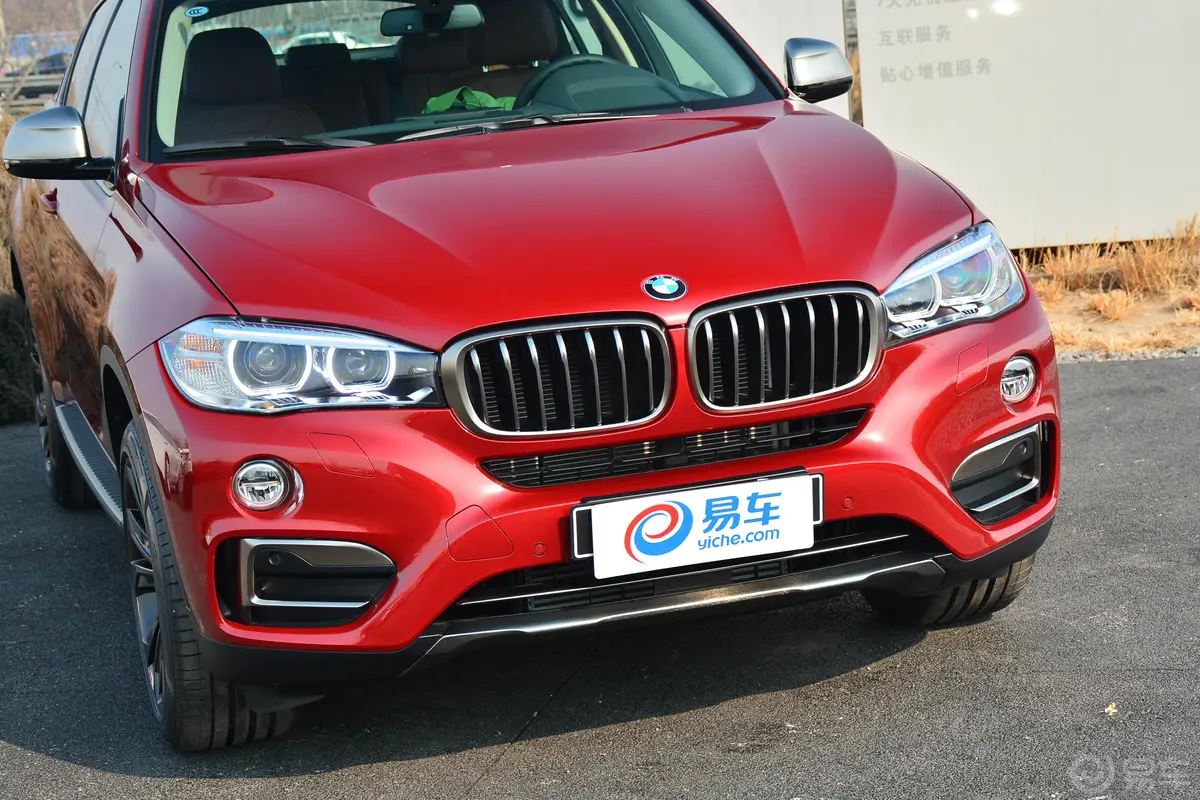 宝马X6xDrive35i 领先版前格栅侧俯拍