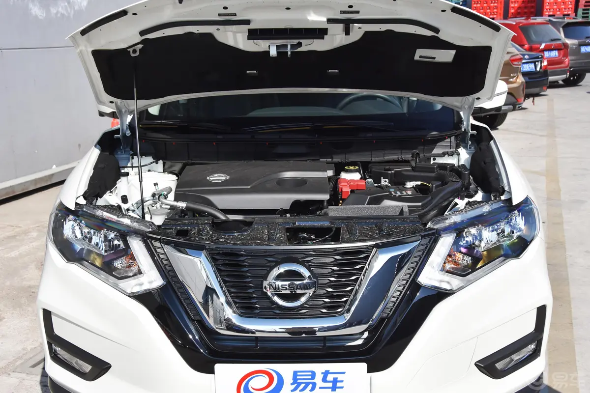 奇骏2.0L CVT 两驱 舒适版 5座发动机舱整体