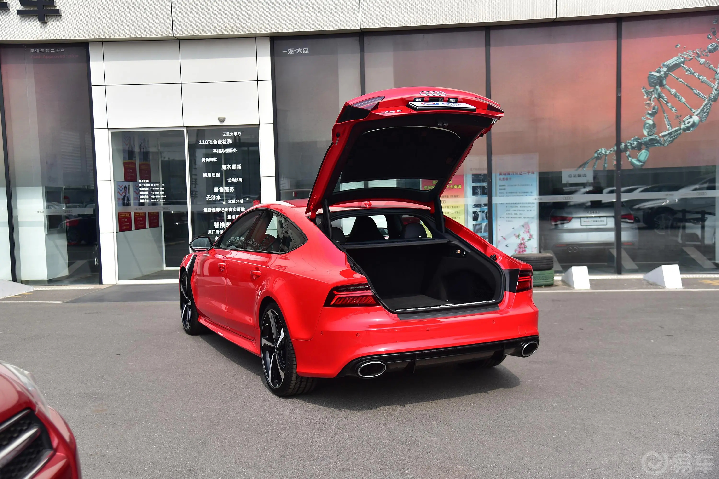 奥迪RS 74.0T Sportback Performance空间