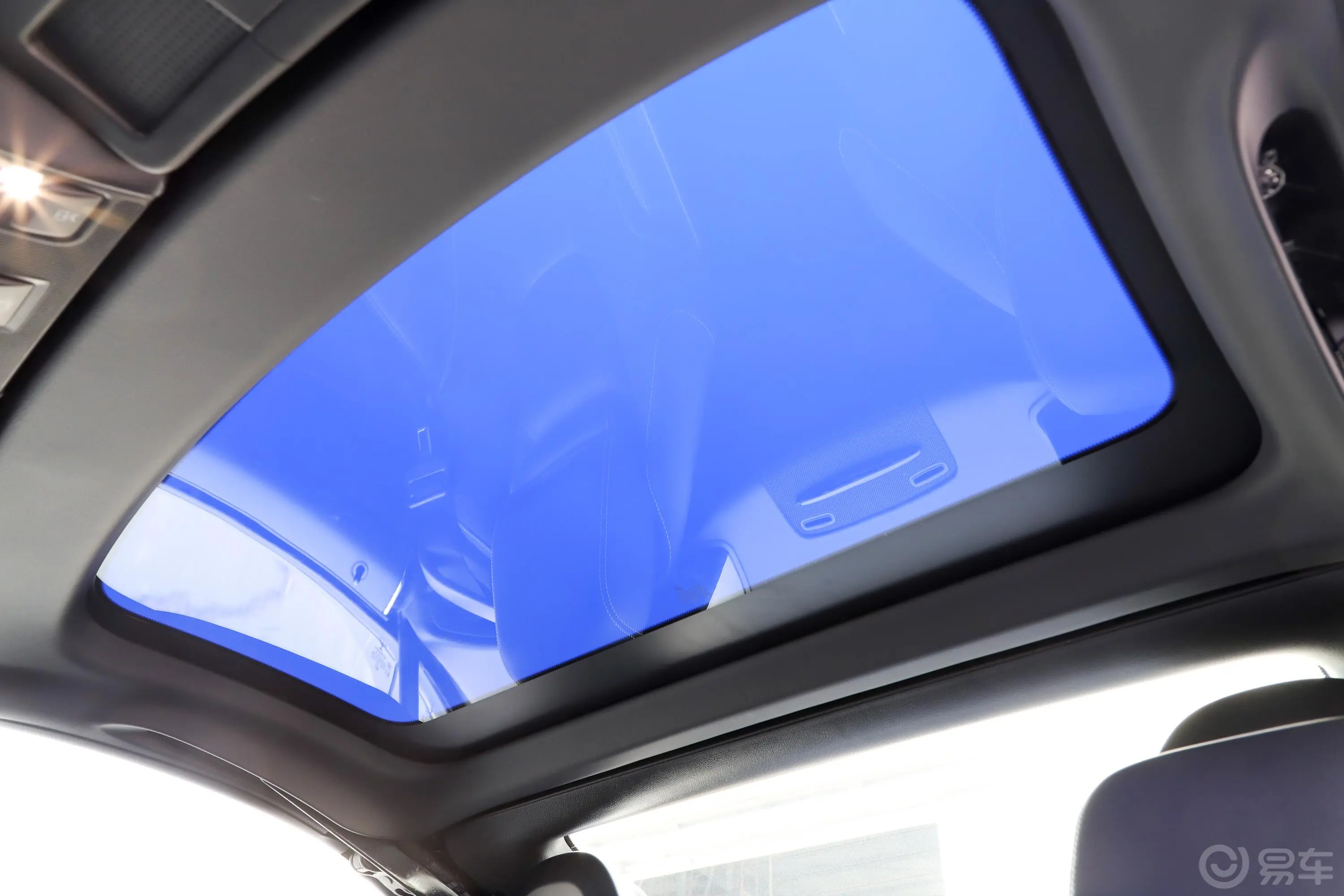 奔驰SLC级SLC 300 豪华运动型天窗内拍关闭
