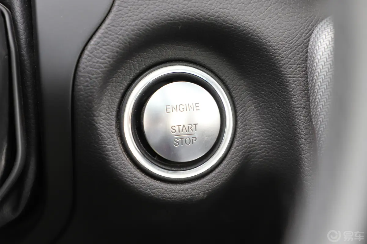 奔驰SLC级SLC 300 豪华运动型钥匙孔或一键启动按键
