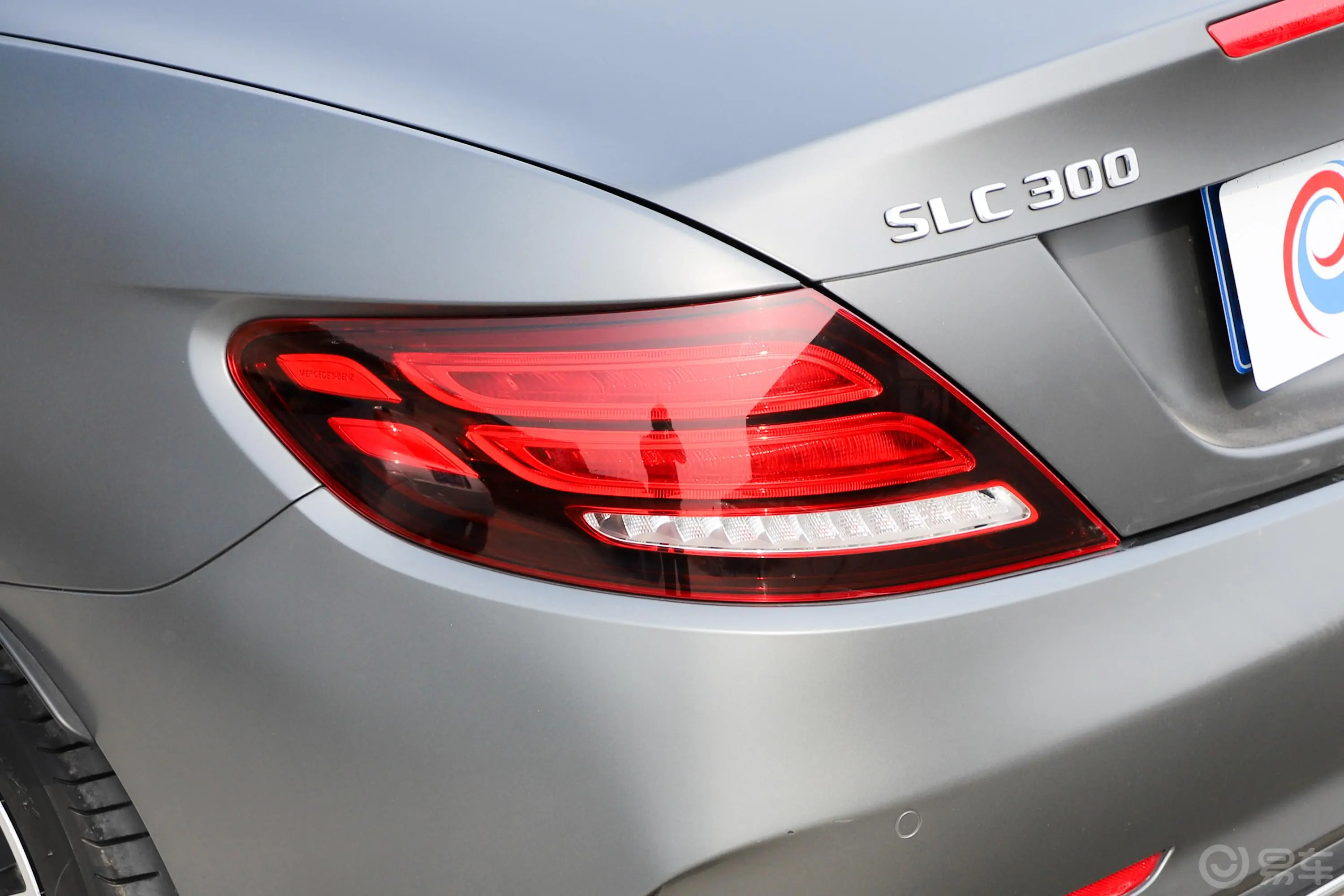 奔驰SLC级SLC 300 豪华运动型尾灯侧45度俯拍