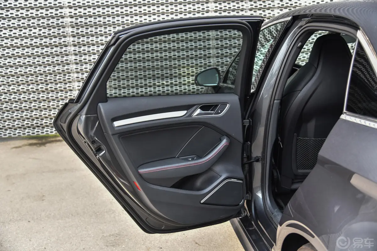 奥迪S3改款 2.0T Limousine驾驶员侧后车门