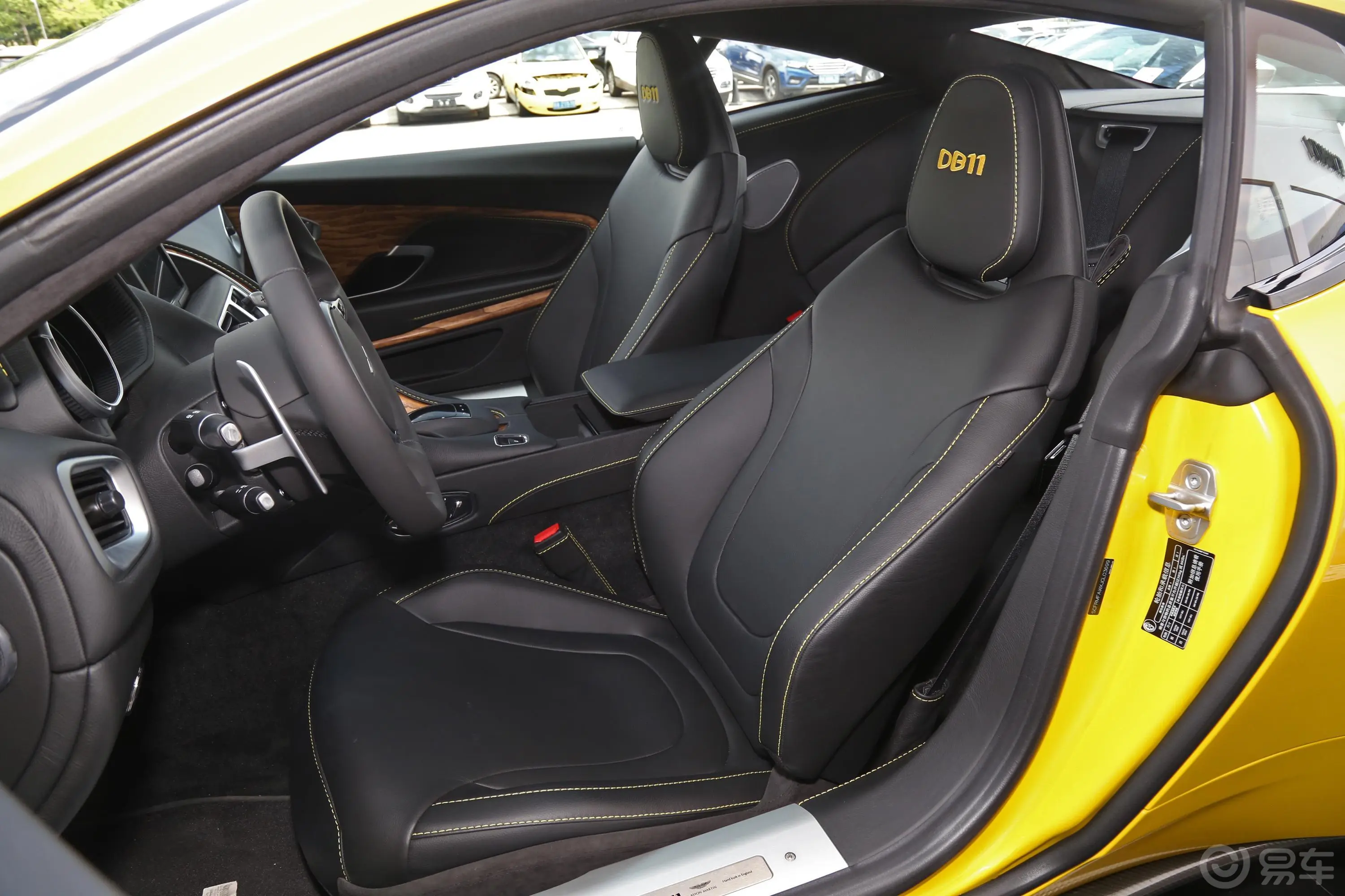阿斯顿·马丁DB114.0T V8 Coupe驾驶员座椅