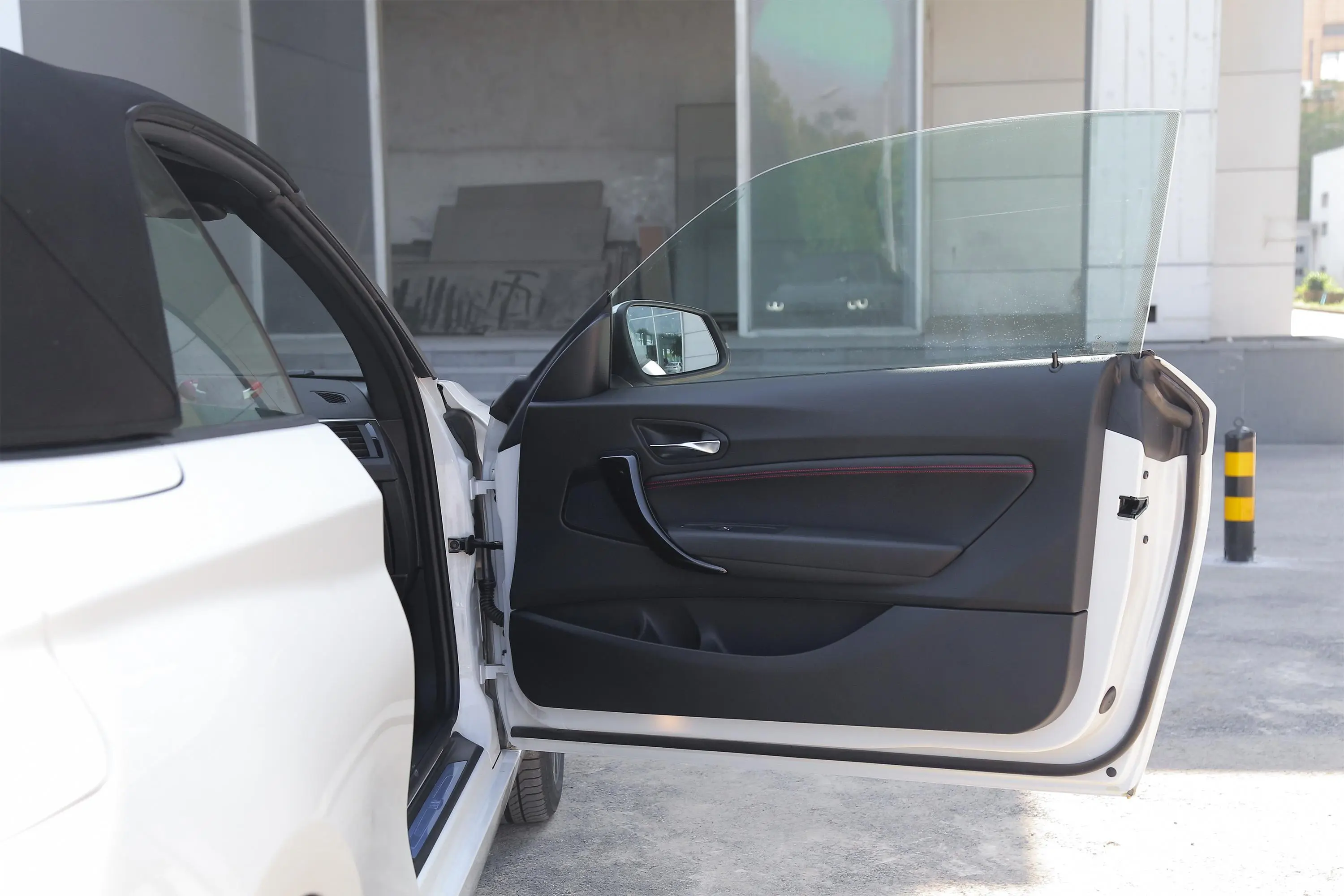 宝马2系敞篷轿跑车 220i 运动设计套装副驾驶员车门