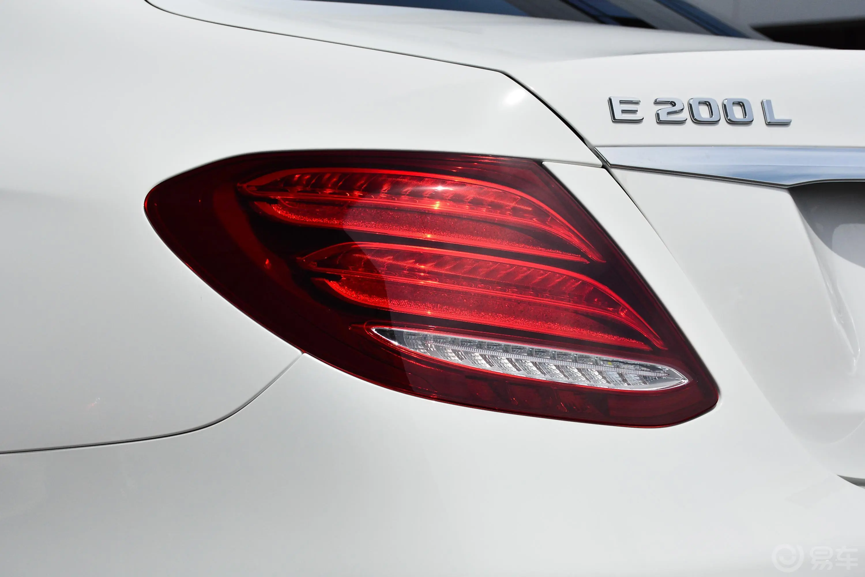 奔驰E级改款 E 200 L 运动轿车外观