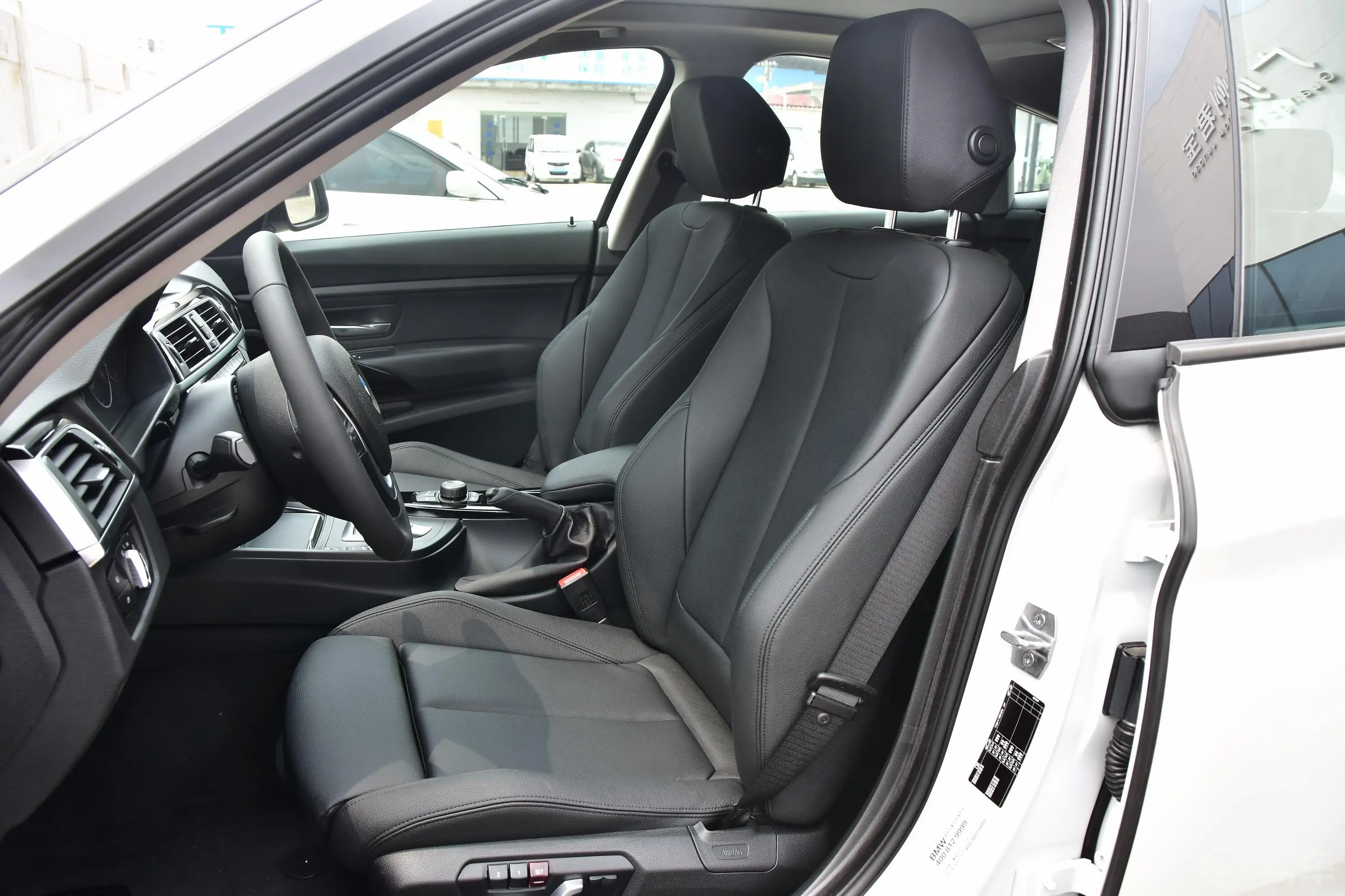 宝马3系GT320i 豪华设计套装驾驶员座椅