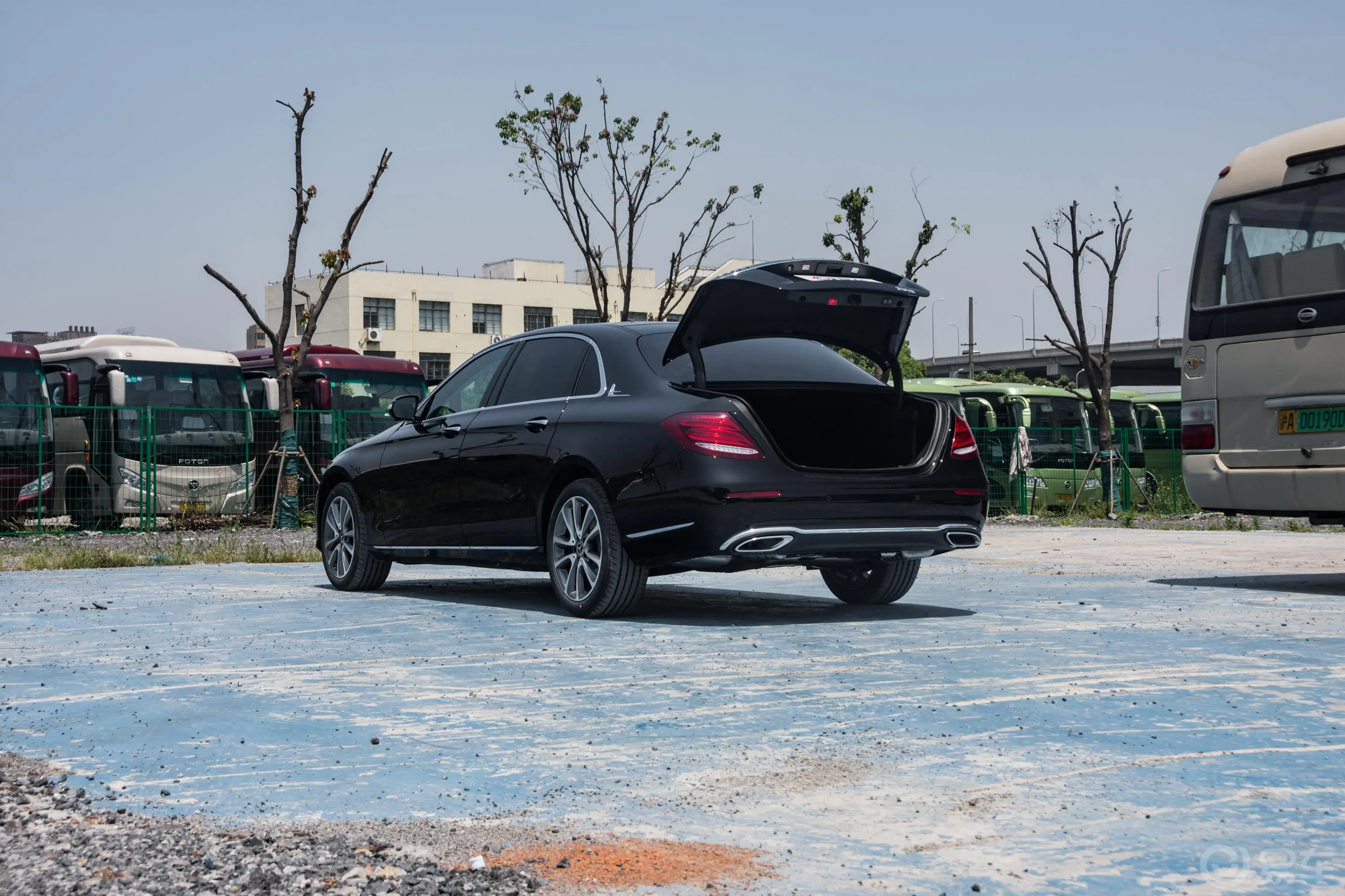 奔驰E级改款 E 300 L 豪华版空间