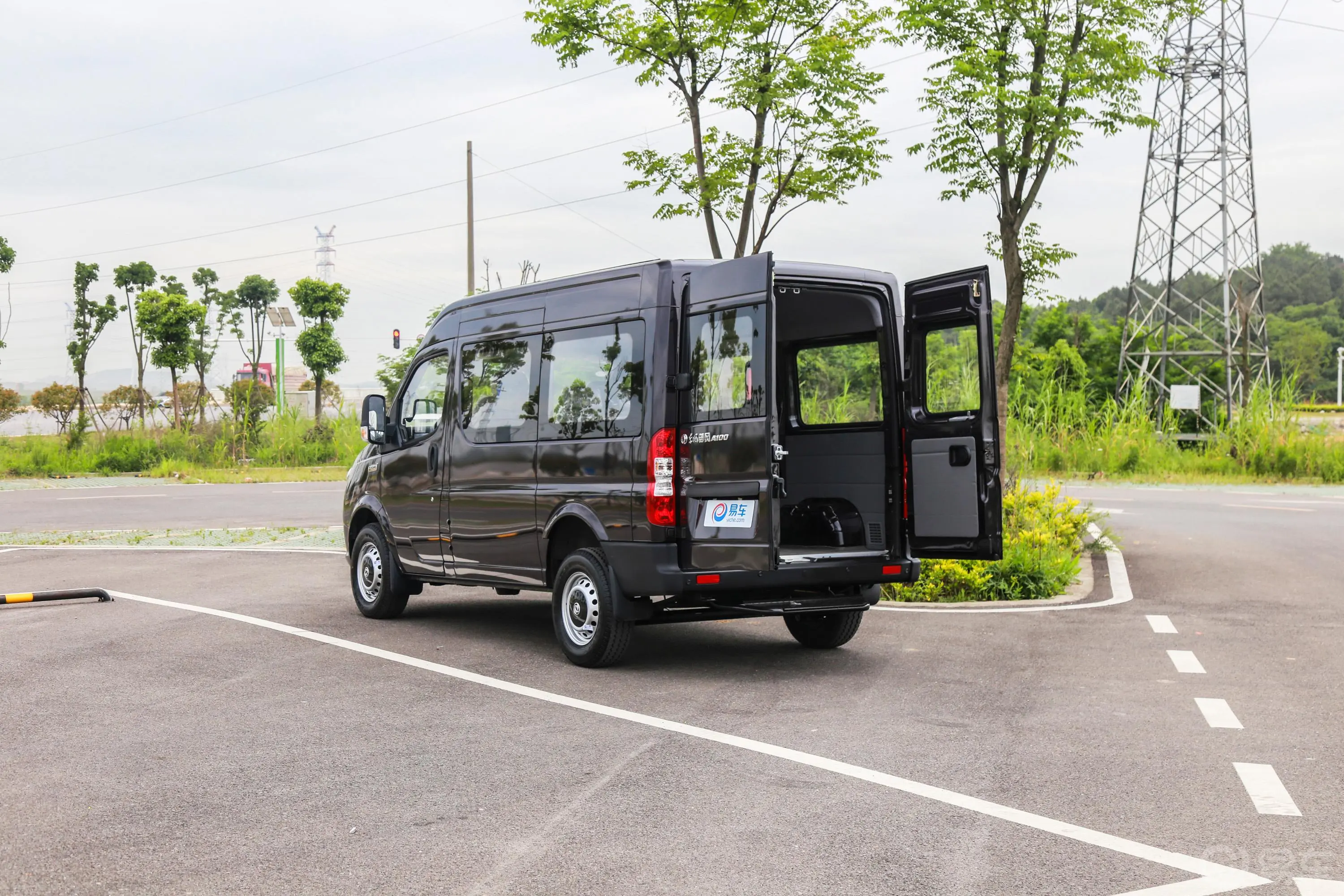 御风A100 2.5T 手动 物流50M ZD25(厢货) 3座空间