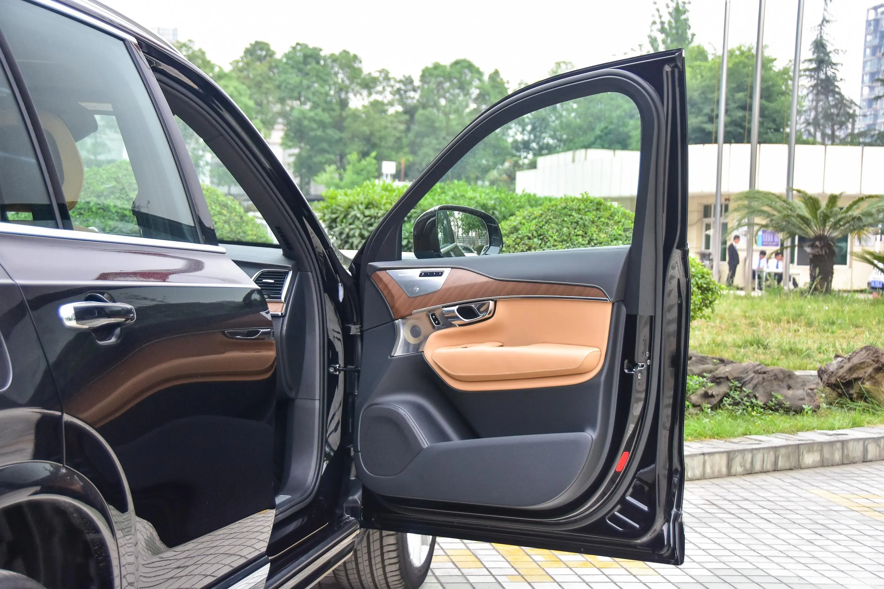 沃尔沃XC90新能源T8 智尊版 国Ⅵ副驾驶员车门