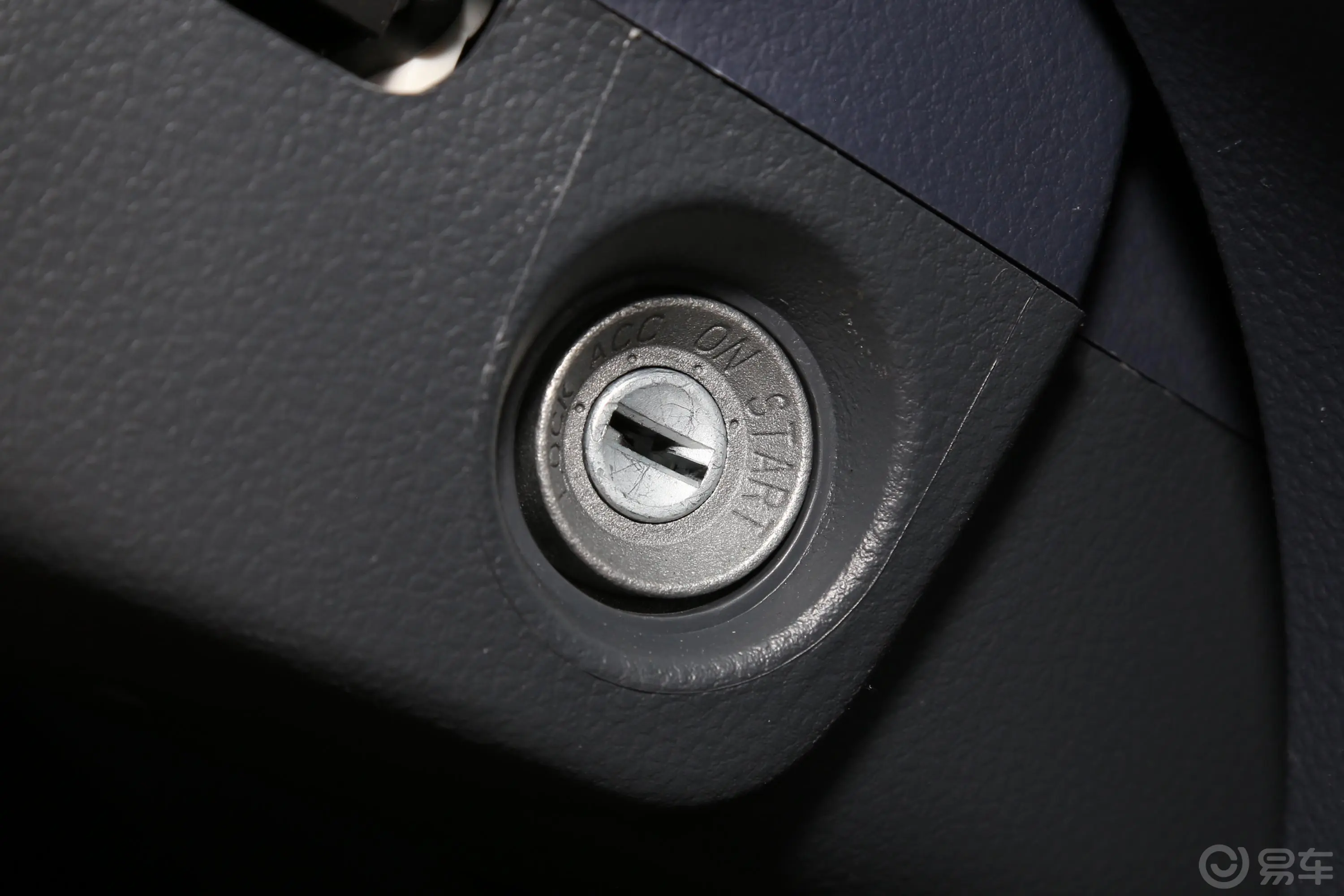 金杯T51.5L 手动单排后双胎创富货厢版钥匙孔或一键启动按键