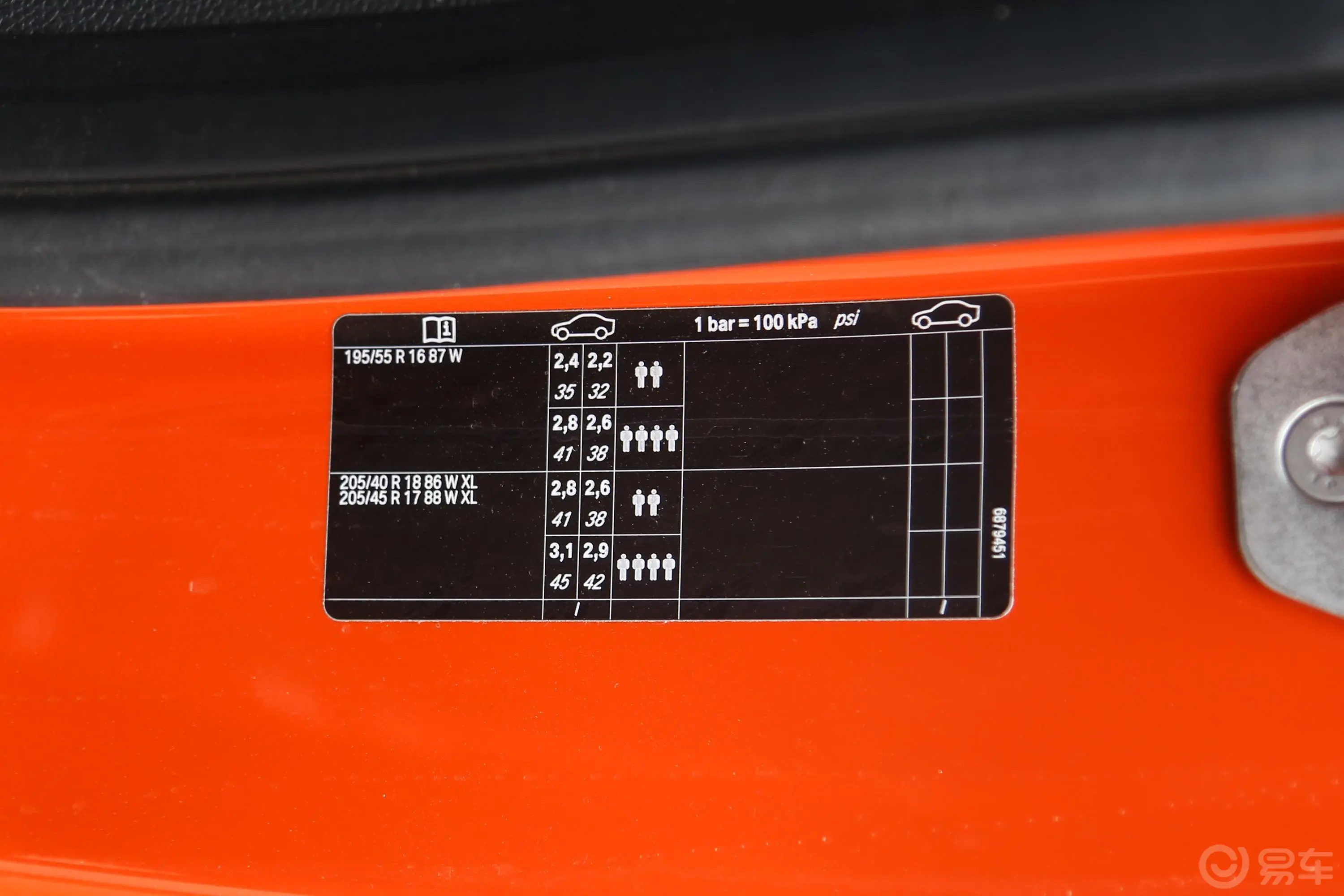 MINI2.0T COOPER S 双离合 赛车手 三门版胎压信息铭牌