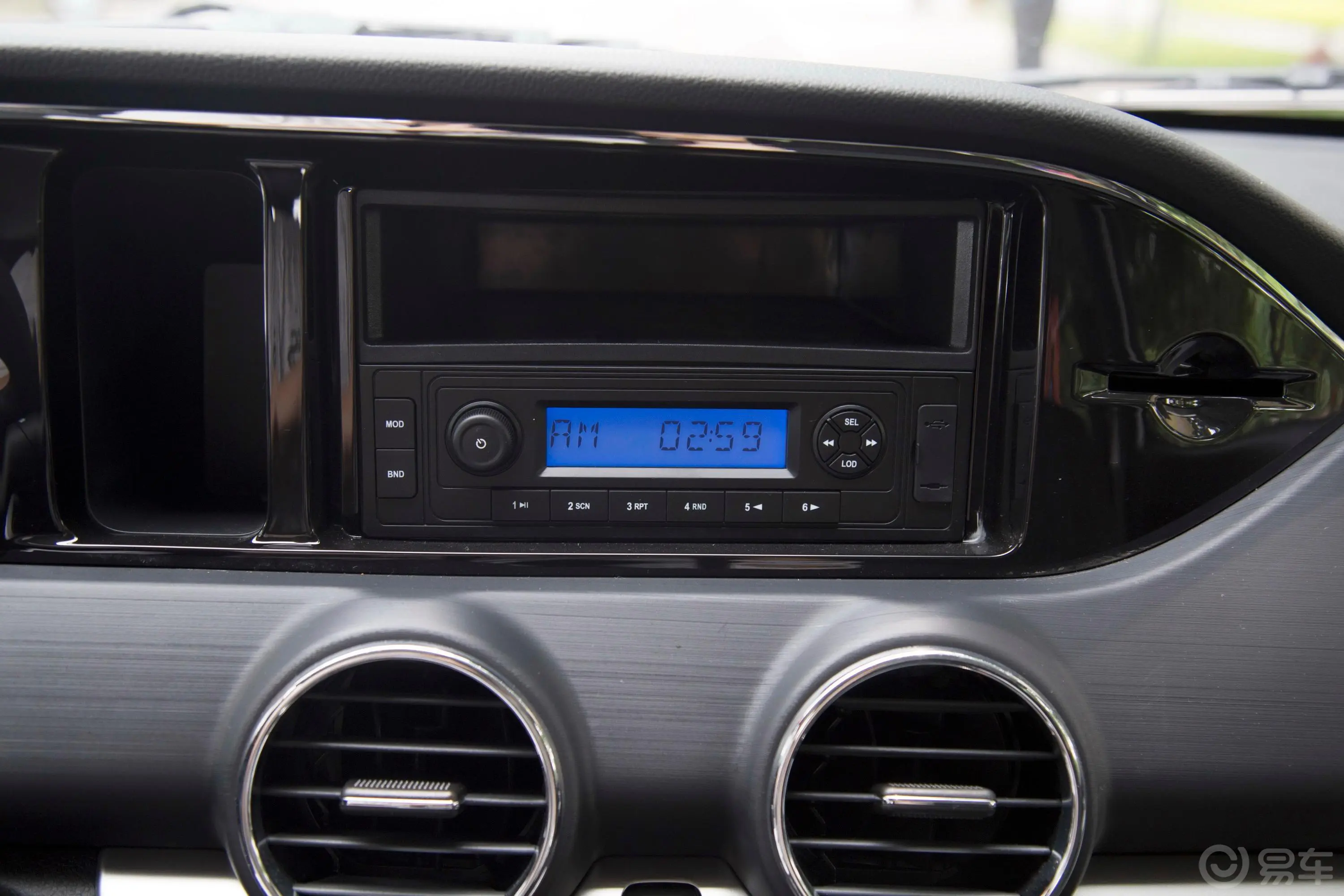 锐骐标箱 2.4L 手动 两驱 标准版 汽油 国V音响