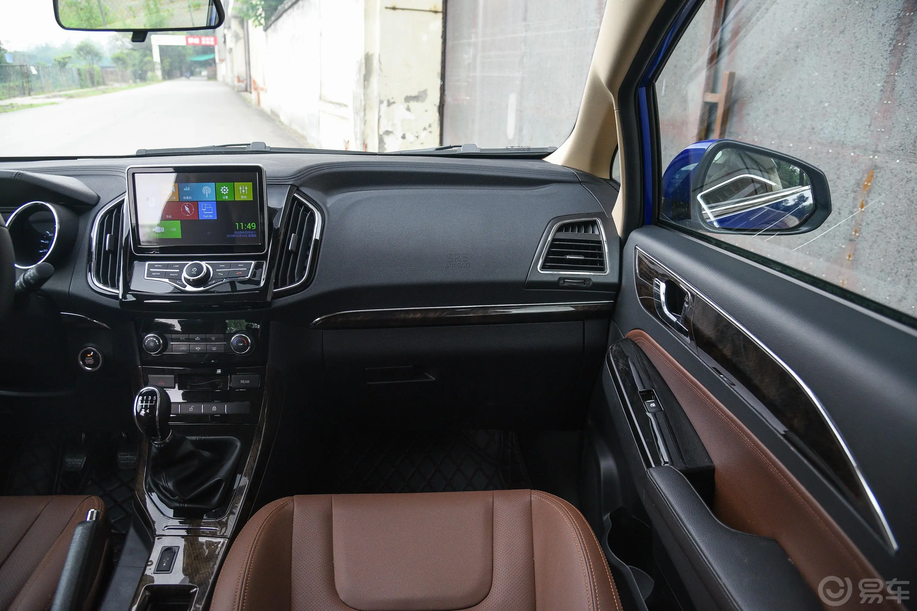 轩朗1.8L 手动 舒适版副驾驶位区域
