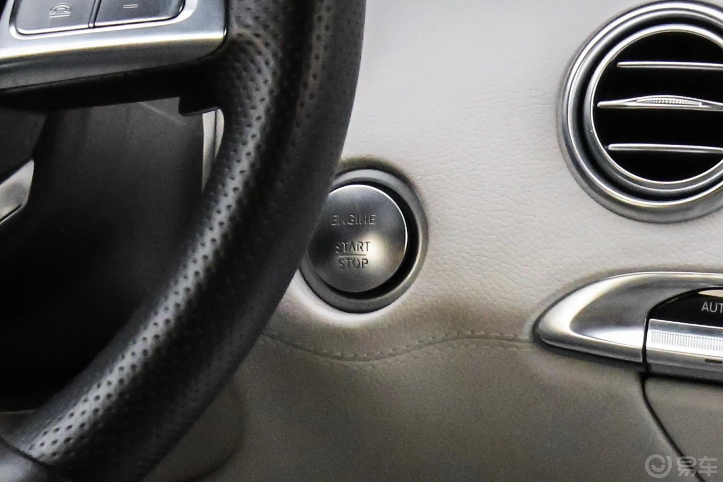 奔驰S级S 500 4MATIC 轿跑车钥匙孔或一键启动按键