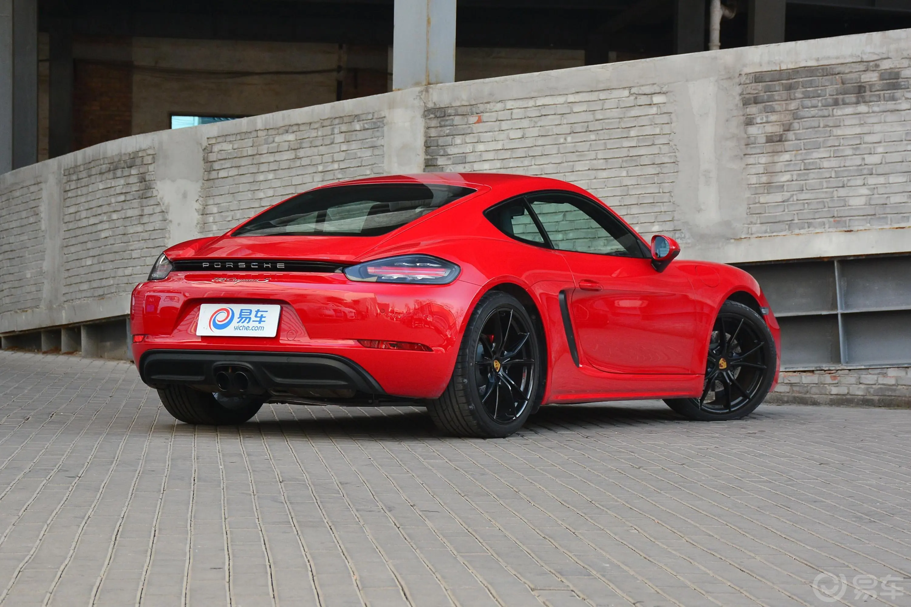 保时捷718Cayman S 2.5T侧后45度车头向右水平