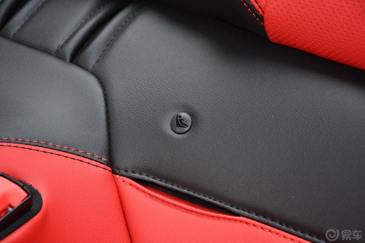 Mustang5.0L V8 GT儿童座椅接口