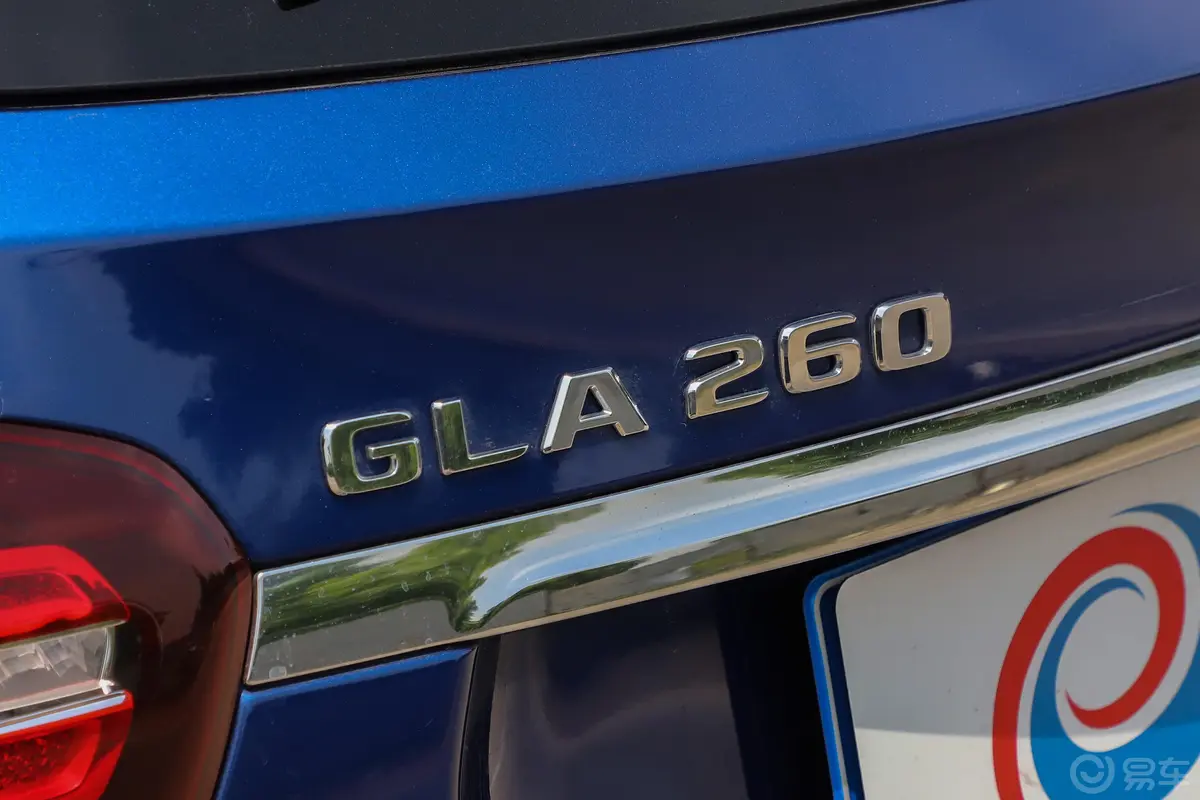 奔驰GLAGLA 260 4MATIC 运动版外观