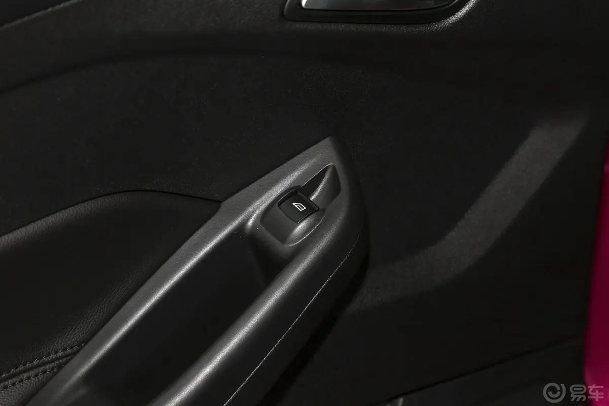 福克斯两厢经典 1.6L 手动 风尚型智行版后车窗调节
