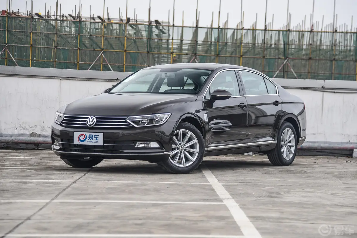 迈腾330TSI 双离合 领先版外观