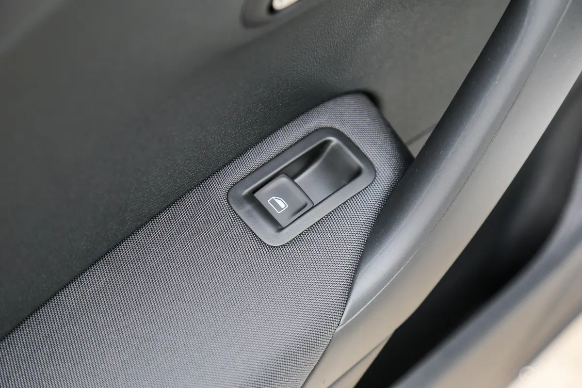 Polo1.5L 自动 安驾版后车窗调节