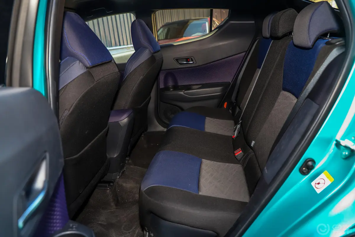 丰田C-HR2.0L CVT 豪华版 国V后排座椅