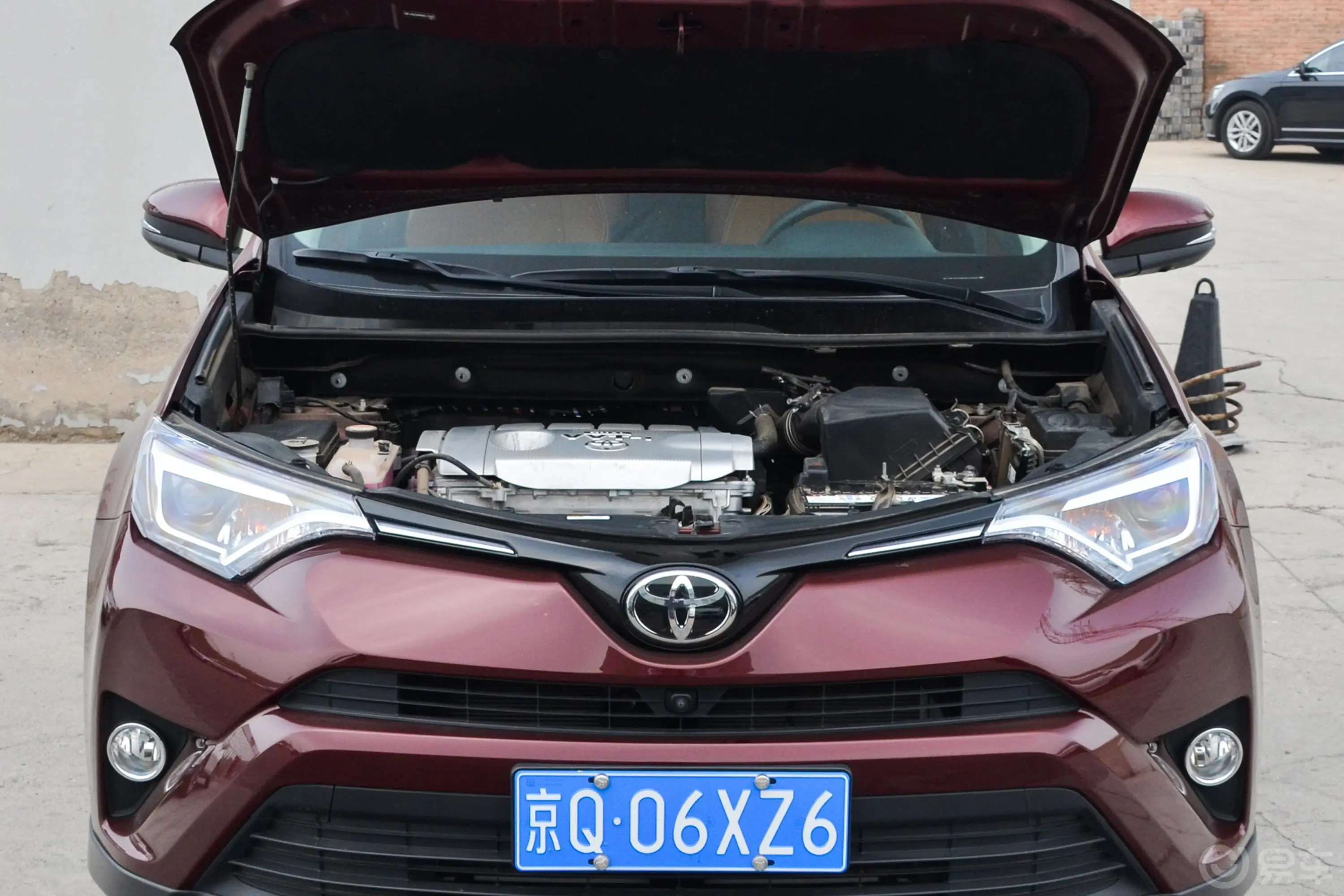 RAV4荣放2.5L 手自一体 四驱 精英版 国V外观