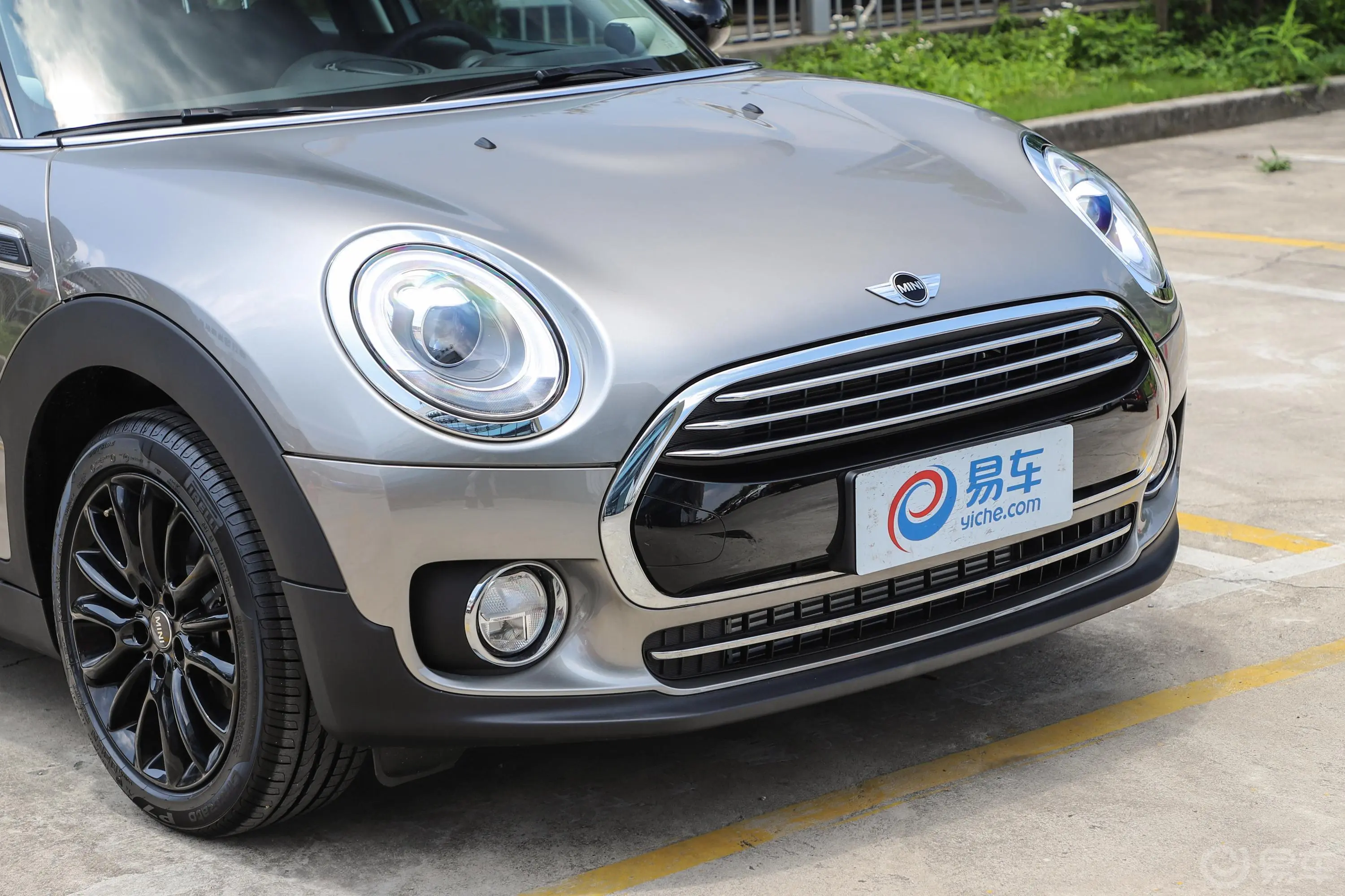 MINI CLUBMAN改款 1.5T COOPER 极客版前格栅侧俯拍