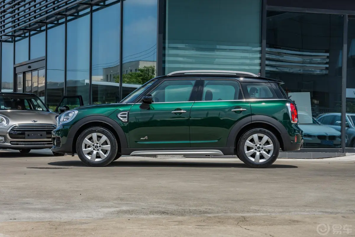 MINI COUNTRYMAN1.5T COOPER ALL4正侧车头向左水平