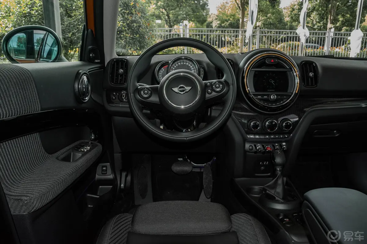 MINI COUNTRYMAN1.5T COOPER ALL4 旅行家驾驶位区域