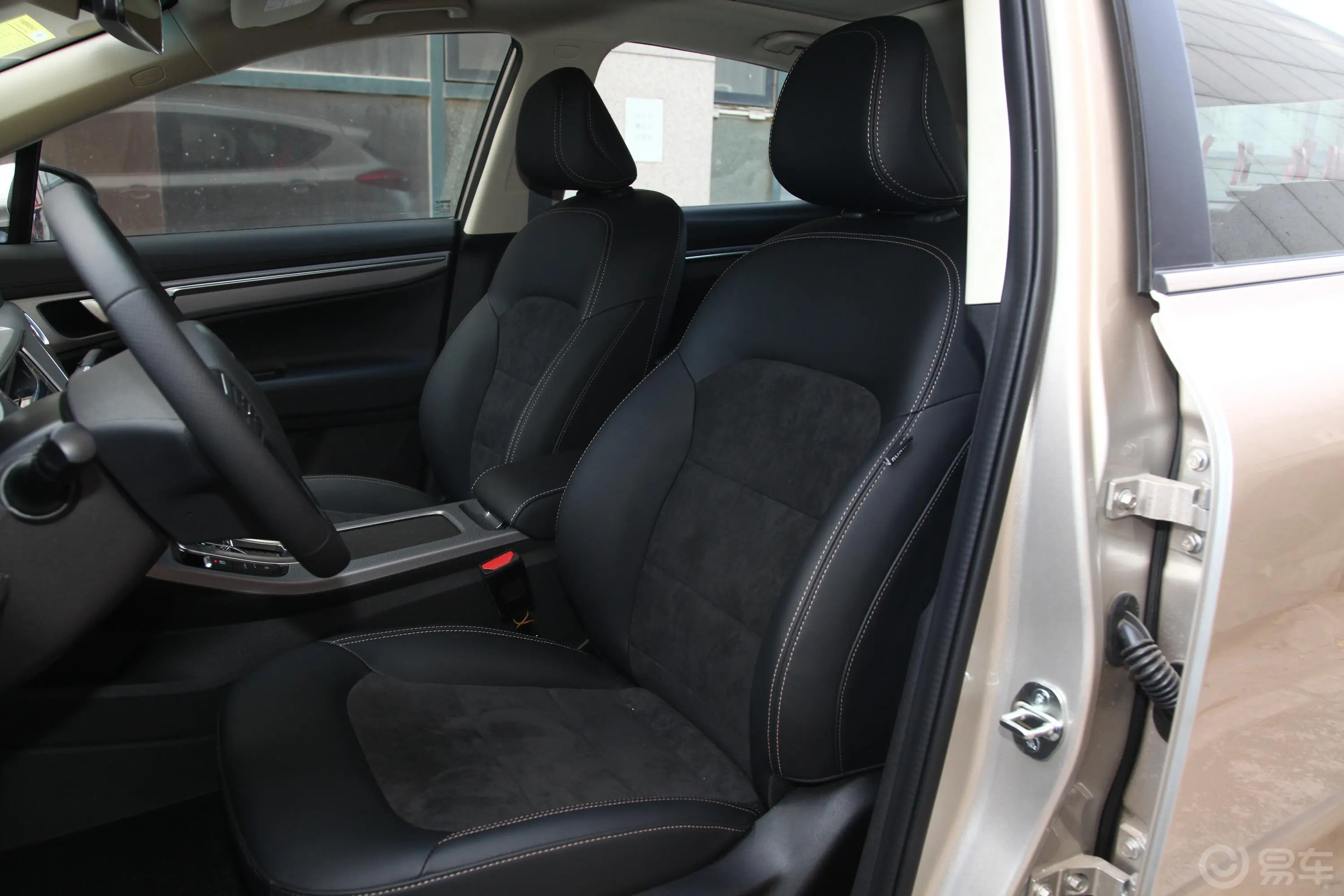 帝豪GS领潮版 1.4T 双离合 尊尚智联版驾驶员座椅