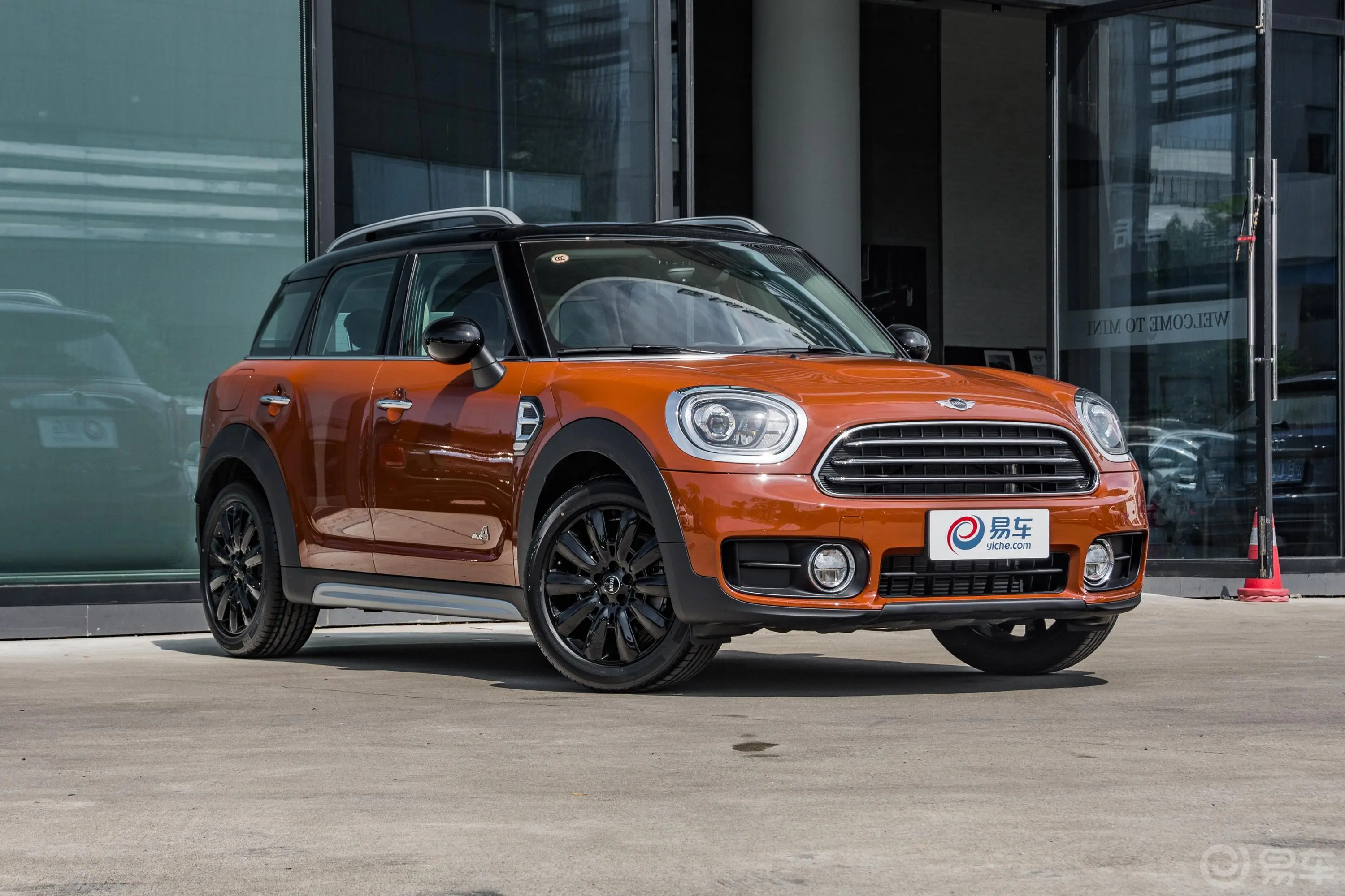 MINI COUNTRYMAN1.5T COOPER ALL4 旅行家侧前45度车头向右水平