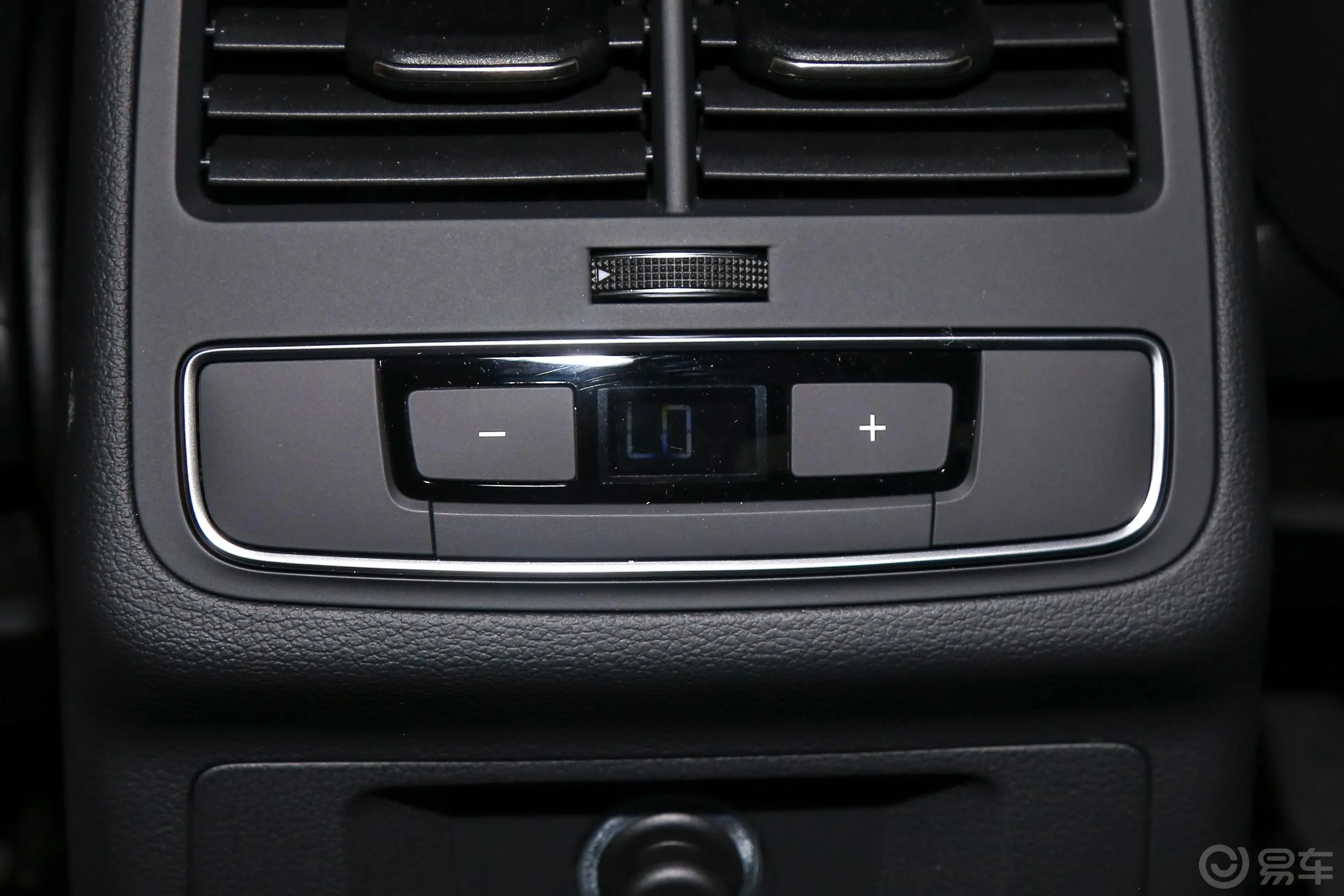 奥迪S43.0T Limousine空间