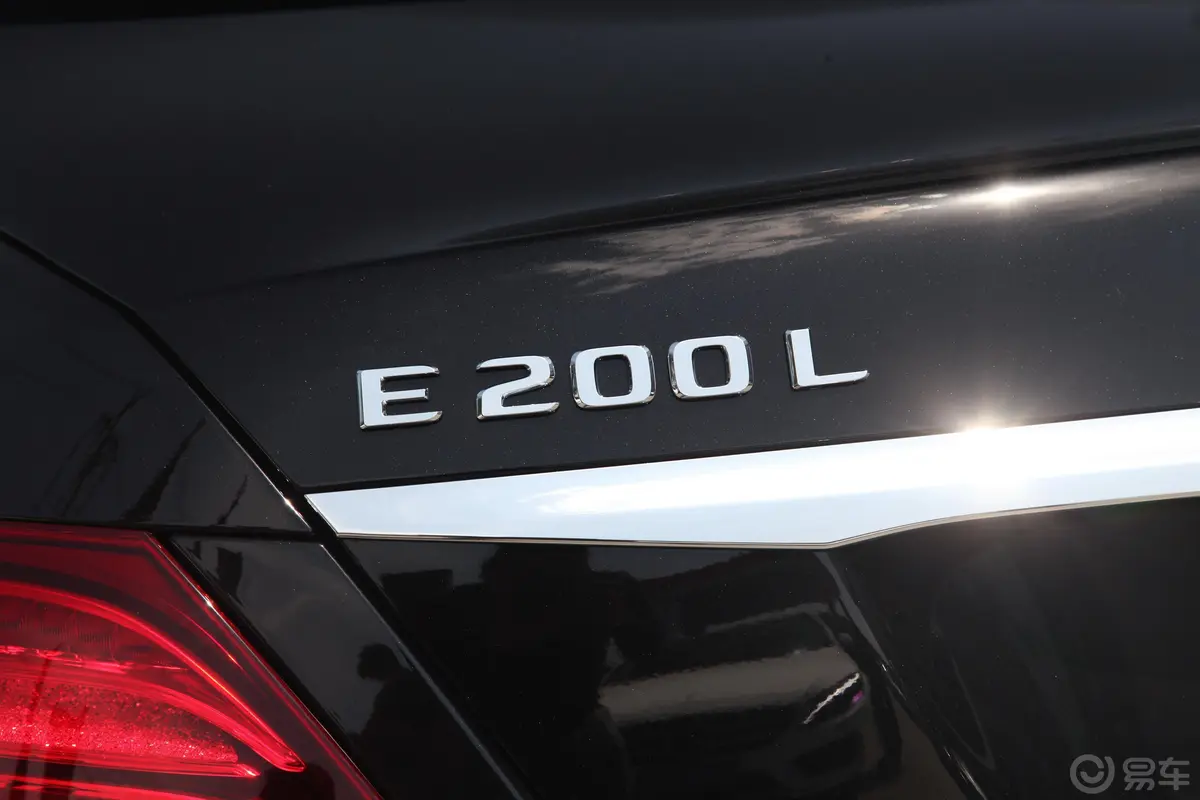 奔驰E级改款 E 200 L 4MATIC 运动轿车外观