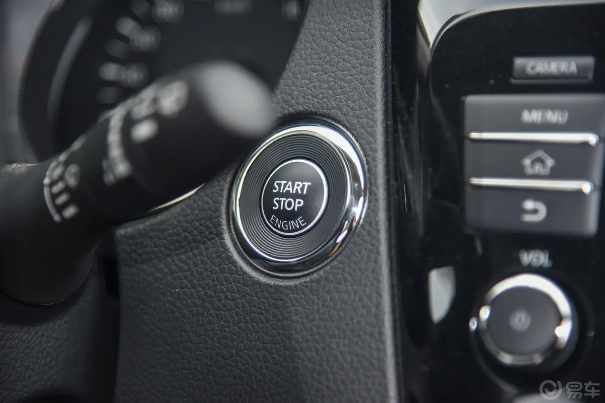 奇骏2.0L CVT 两驱 舒适版 5座钥匙孔或一键启动按键