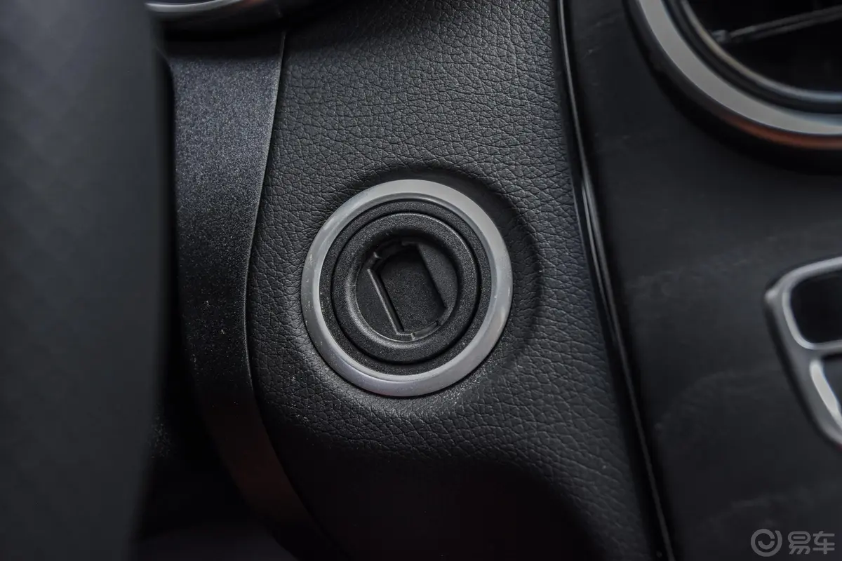 奔驰C级C 200 L 运动轿车 成就特别版钥匙孔或一键启动按键