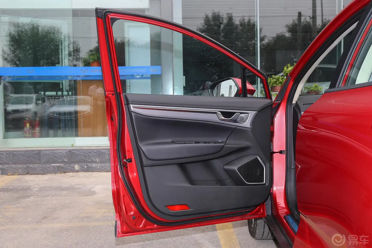 帝豪GS领潮版 1.4T 双离合 领尚智联版驾驶员侧前车门