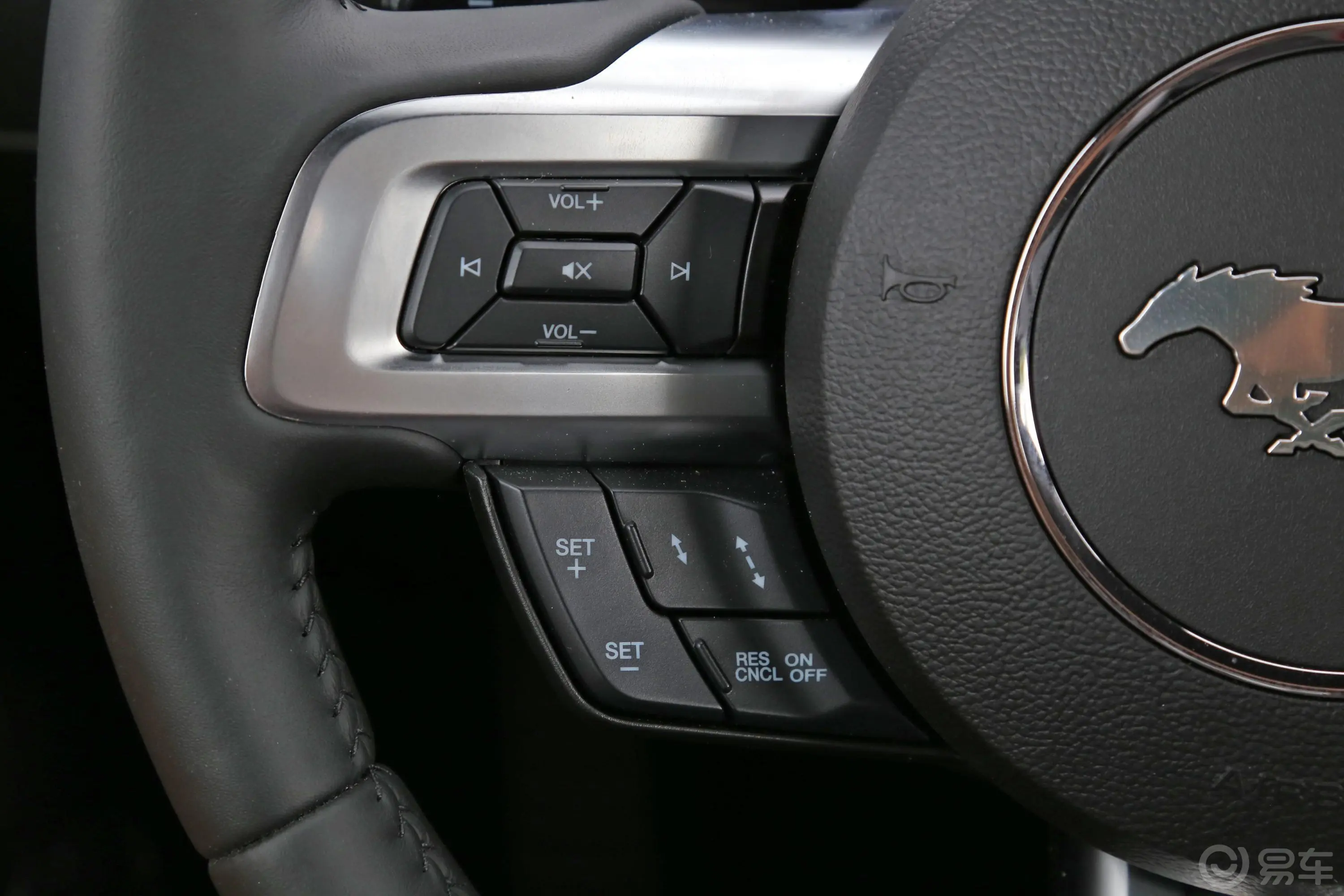 Mustang2.3L 标准版左侧方向盘功能按键